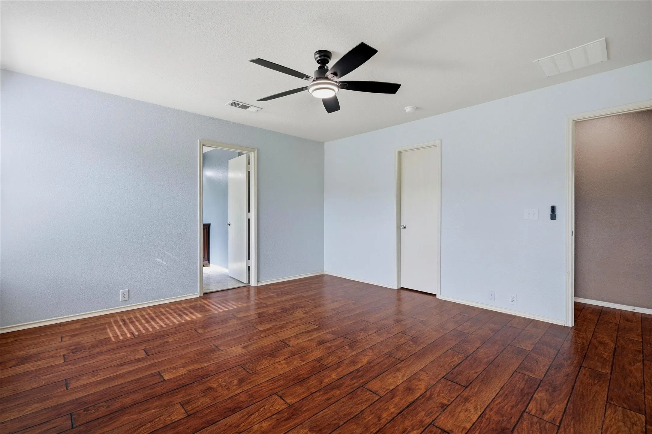 Single Family Residence For Rent in Collin County , 2304 Pheasant Run, Melissa, Texas 75454, 3 Bedroom, 2 Bathroom, 2 Garage spaces, 1,872 Sqft, built in 2003, Price $2,095, mls#21292005, Real Estate Agent in Melissa, Homes For Rent in Collin county, Homes For Rent in Melissa, Realtor in Melissa Texas, Real Estate Brokerage Independent Realty Texas, Luminita Cordes Realtor