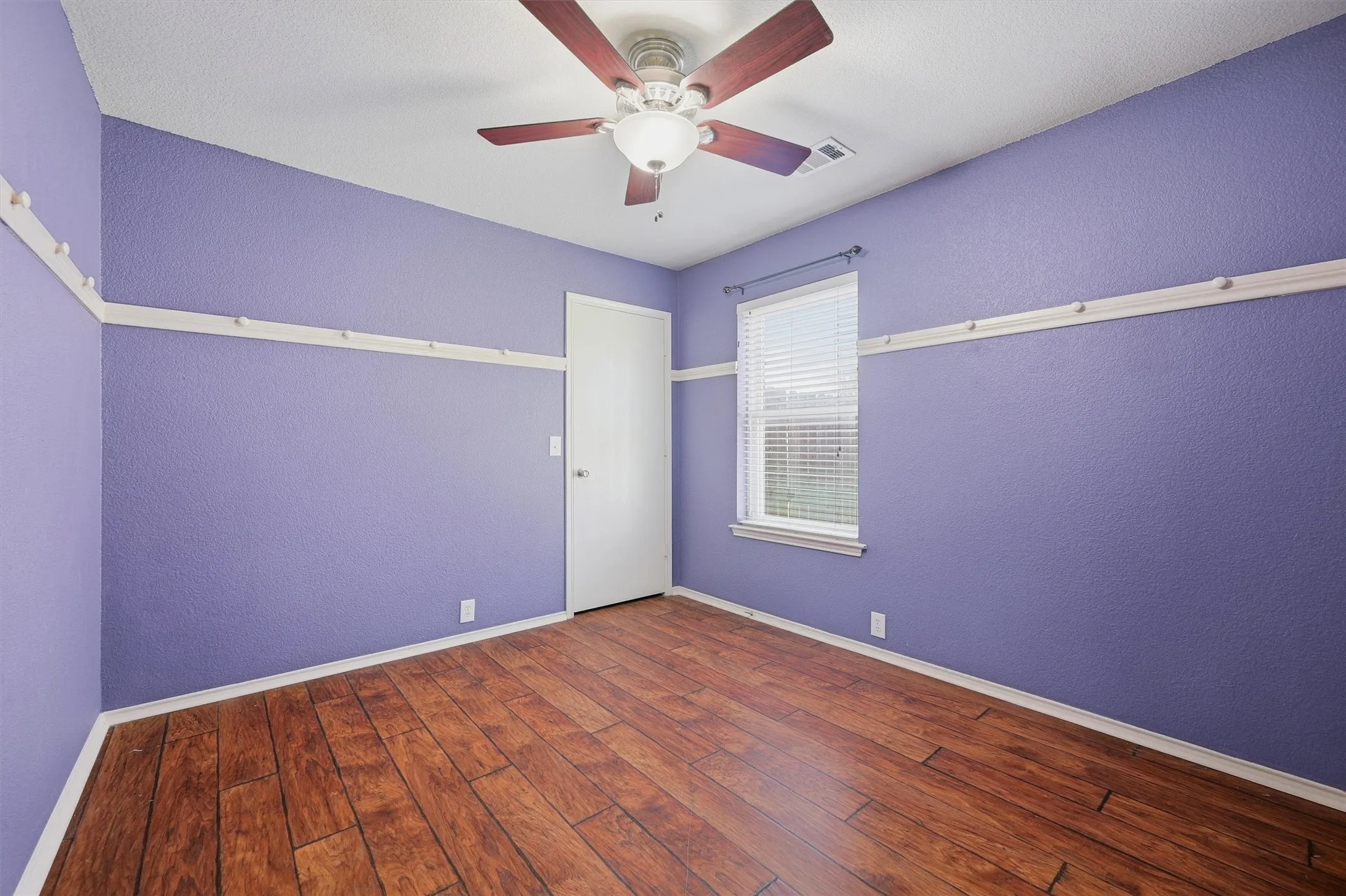 Single Family Residence For Rent in Collin County , 2304 Pheasant Run, Melissa, Texas 75454, 3 Bedroom, 2 Bathroom, 2 Garage spaces, 1,872 Sqft, built in 2003, Price $2,095, mls#21292005, Real Estate Agent in Melissa, Homes For Rent in Collin county, Homes For Rent in Melissa, Realtor in Melissa Texas, Real Estate Brokerage Independent Realty Texas, Luminita Cordes Realtor