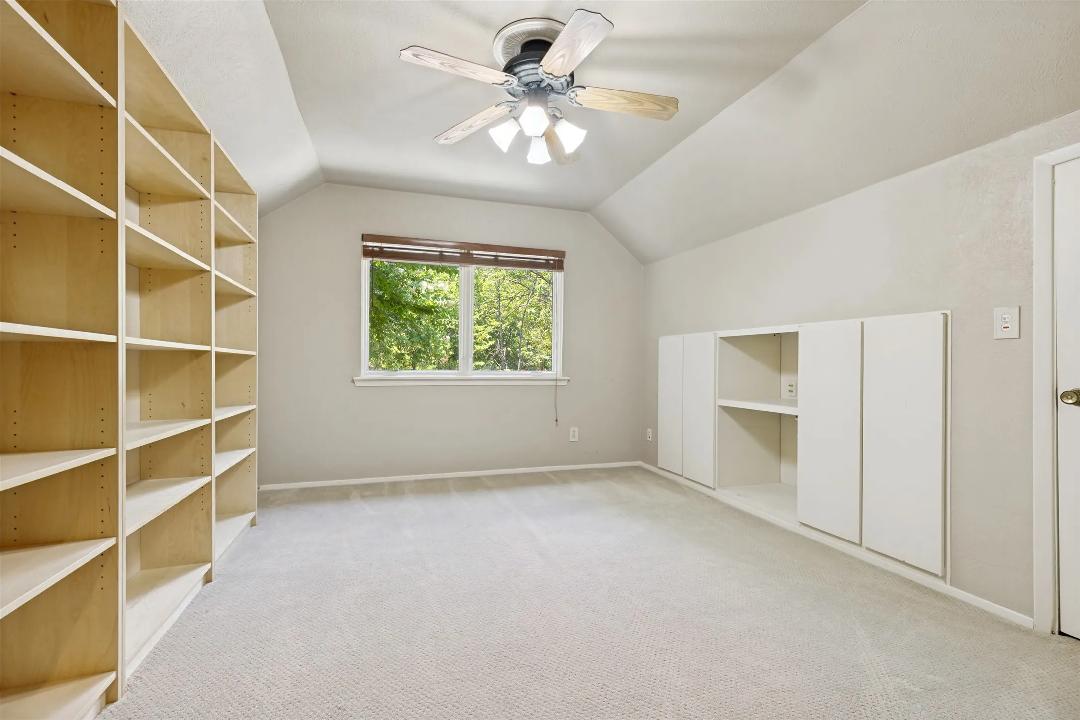 Single Family Residence For Sale in Dallas County , 10115 Chesterton Drive, Dallas, Texas 75238, 4 Bedroom, 3 Bathroom, 2 Garage spaces, 3,365 Sqft, built in 1967, mls#21292034, Real Estate Agent in Dallas, Homes For Sale in Dallas county, Homes For Sale in Dallas, Realtor in Dallas Texas, Real Estate Brokerage Independent Realty Texas, Luminita Cordes Realtor