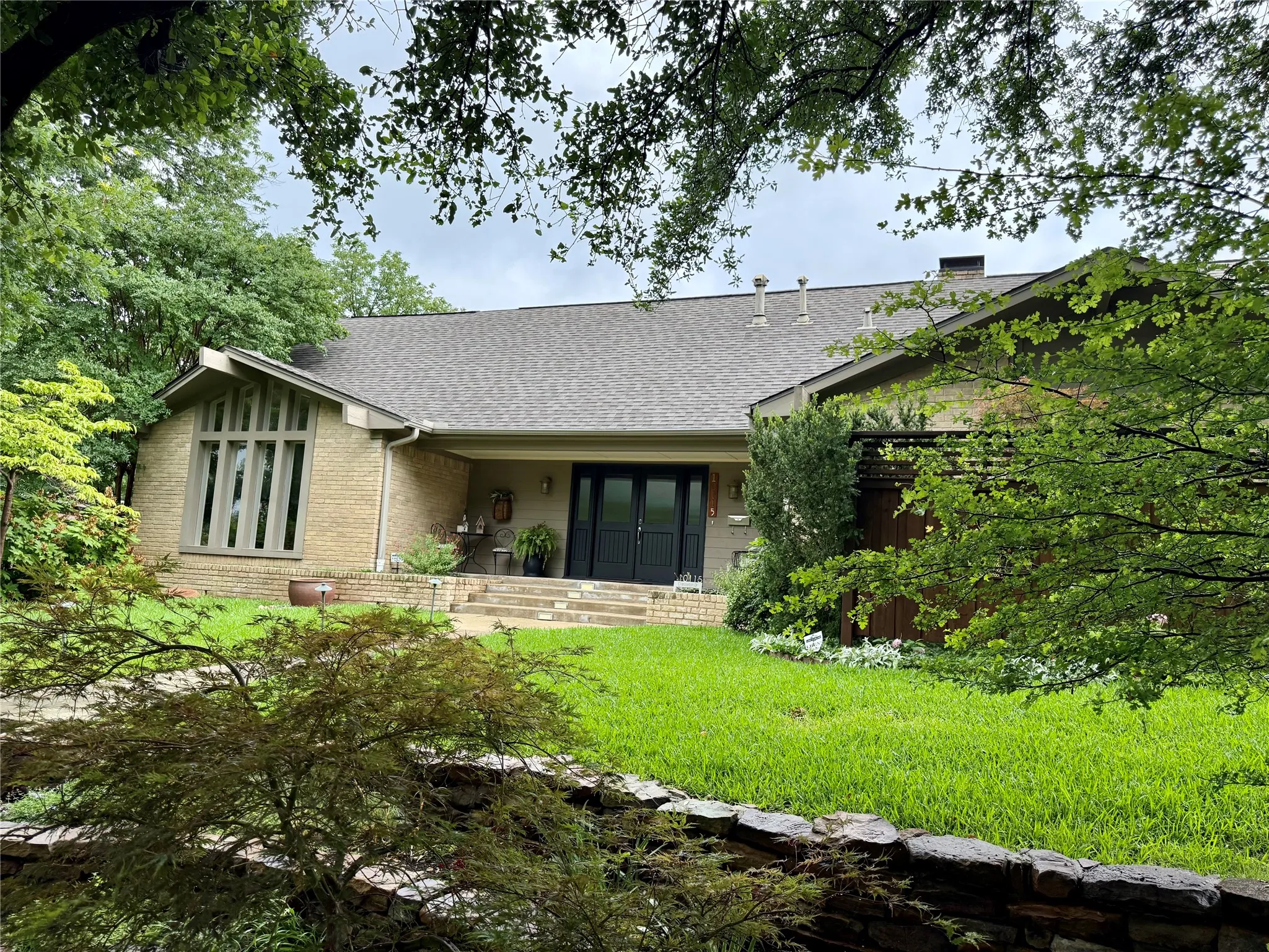 Single Family Residence For Sale in Dallas County , 10115 Chesterton Drive, Dallas, Texas 75238, 4 Bedroom, 3 Bathroom, 2 Garage spaces, 3,365 Sqft, built in 1967, mls#21292034, Real Estate Agent in Dallas, Homes For Sale in Dallas county, Homes For Sale in Dallas, Realtor in Dallas Texas, Real Estate Brokerage Independent Realty Texas, Luminita Cordes Realtor