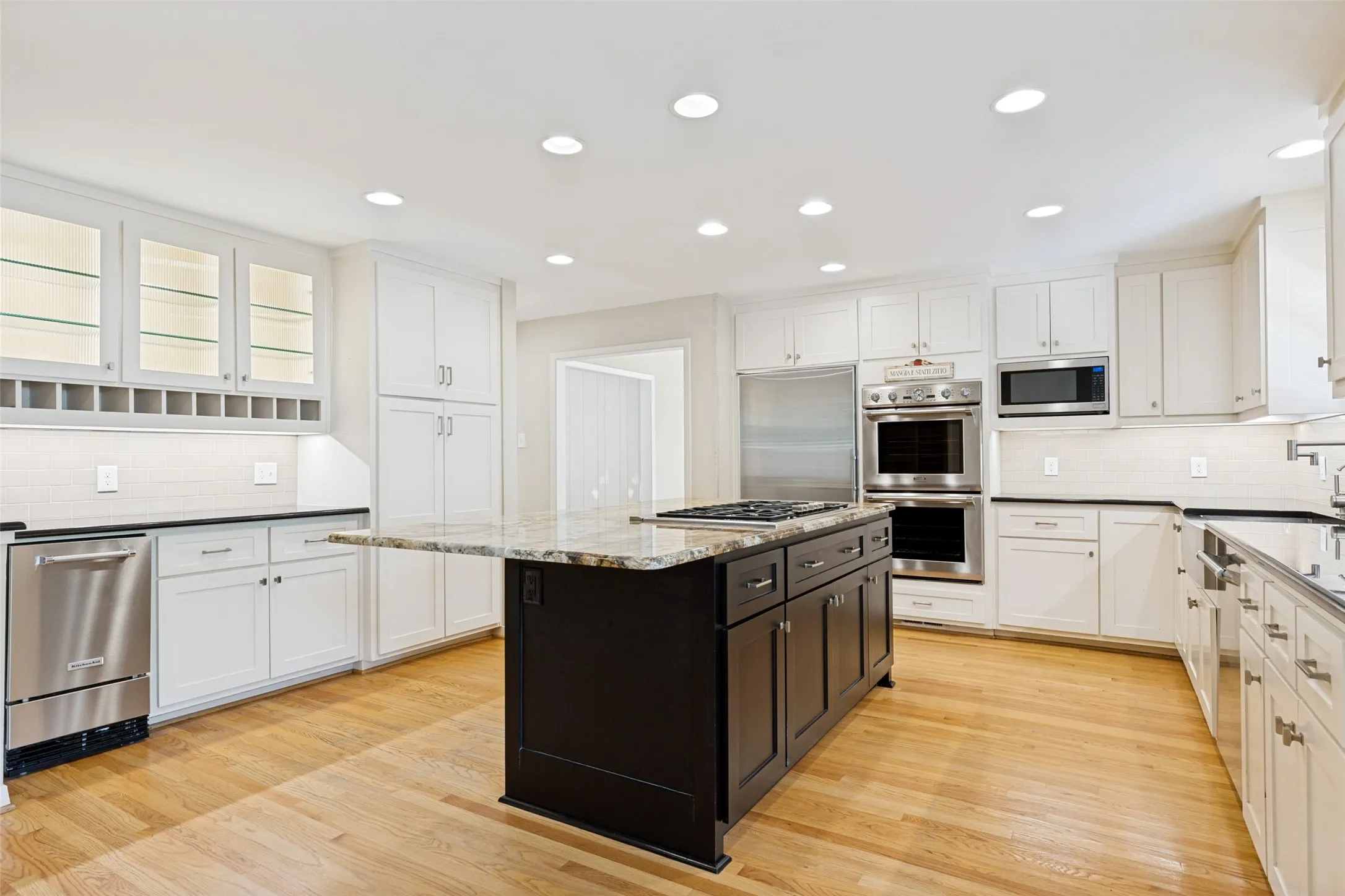 Single Family Residence For Sale in Dallas County , 10115 Chesterton Drive, Dallas, Texas 75238, 4 Bedroom, 3 Bathroom, 2 Garage spaces, 3,365 Sqft, built in 1967, mls#21292034, Real Estate Agent in Dallas, Homes For Sale in Dallas county, Homes For Sale in Dallas, Realtor in Dallas Texas, Real Estate Brokerage Independent Realty Texas, Luminita Cordes Realtor