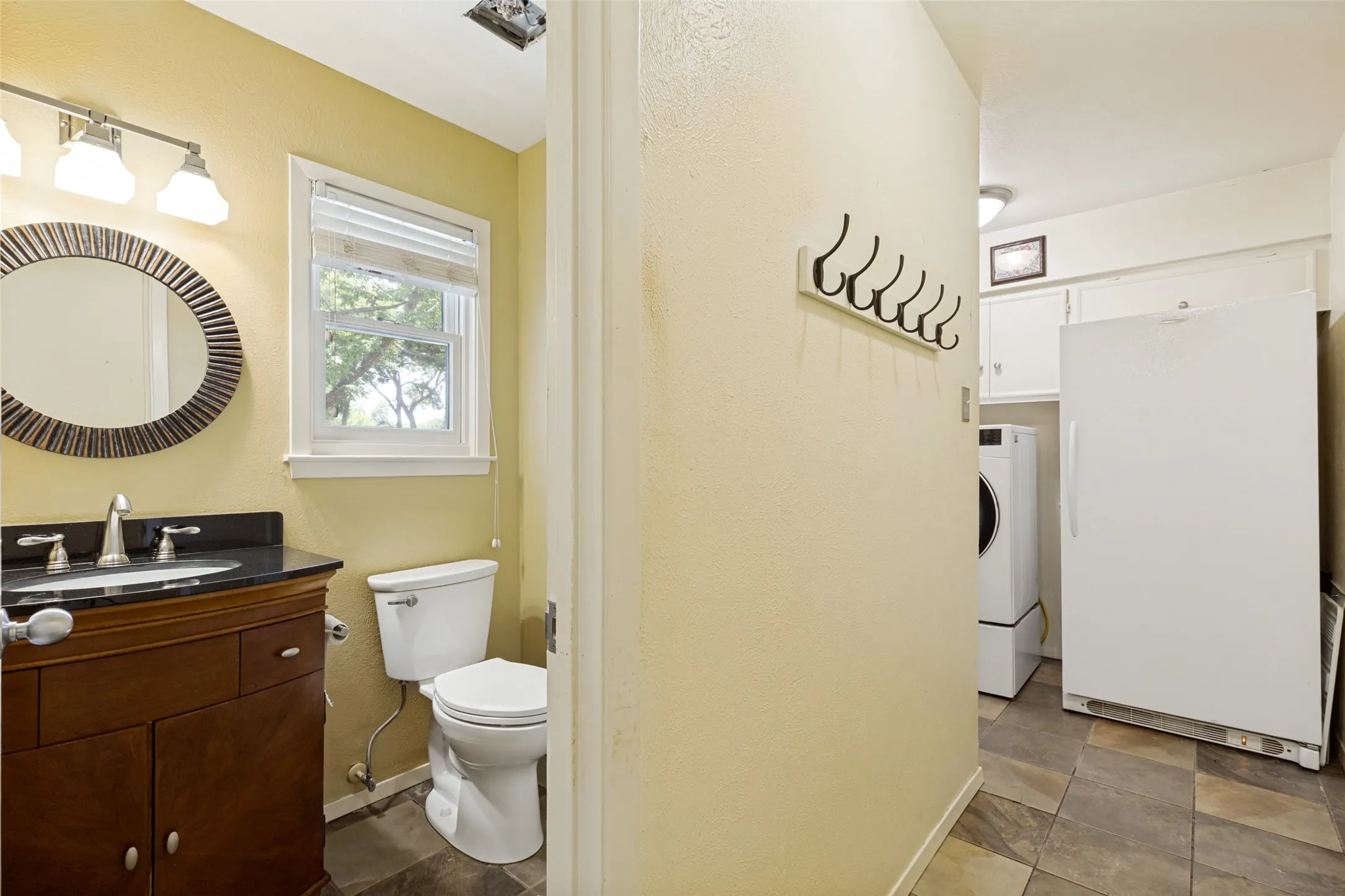 Single Family Residence For Sale in Dallas County , 10115 Chesterton Drive, Dallas, Texas 75238, 4 Bedroom, 3 Bathroom, 2 Garage spaces, 3,365 Sqft, built in 1967, mls#21292034, Real Estate Agent in Dallas, Homes For Sale in Dallas county, Homes For Sale in Dallas, Realtor in Dallas Texas, Real Estate Brokerage Independent Realty Texas, Luminita Cordes Realtor