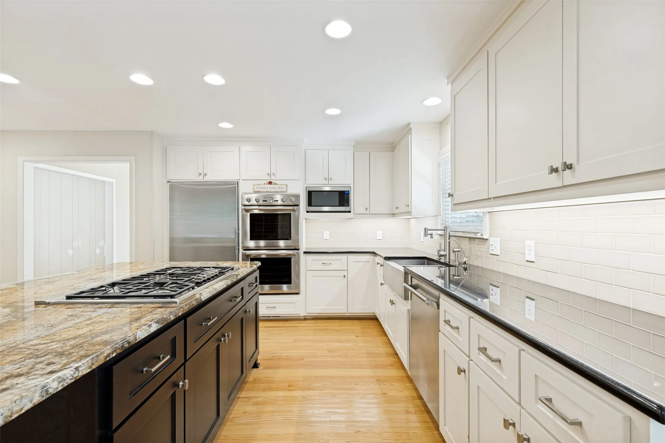 Single Family Residence For Sale in Dallas County , 10115 Chesterton Drive, Dallas, Texas 75238, 4 Bedroom, 3 Bathroom, 2 Garage spaces, 3,365 Sqft, built in 1967, mls#21292034, Real Estate Agent in Dallas, Homes For Sale in Dallas county, Homes For Sale in Dallas, Realtor in Dallas Texas, Real Estate Brokerage Independent Realty Texas, Luminita Cordes Realtor