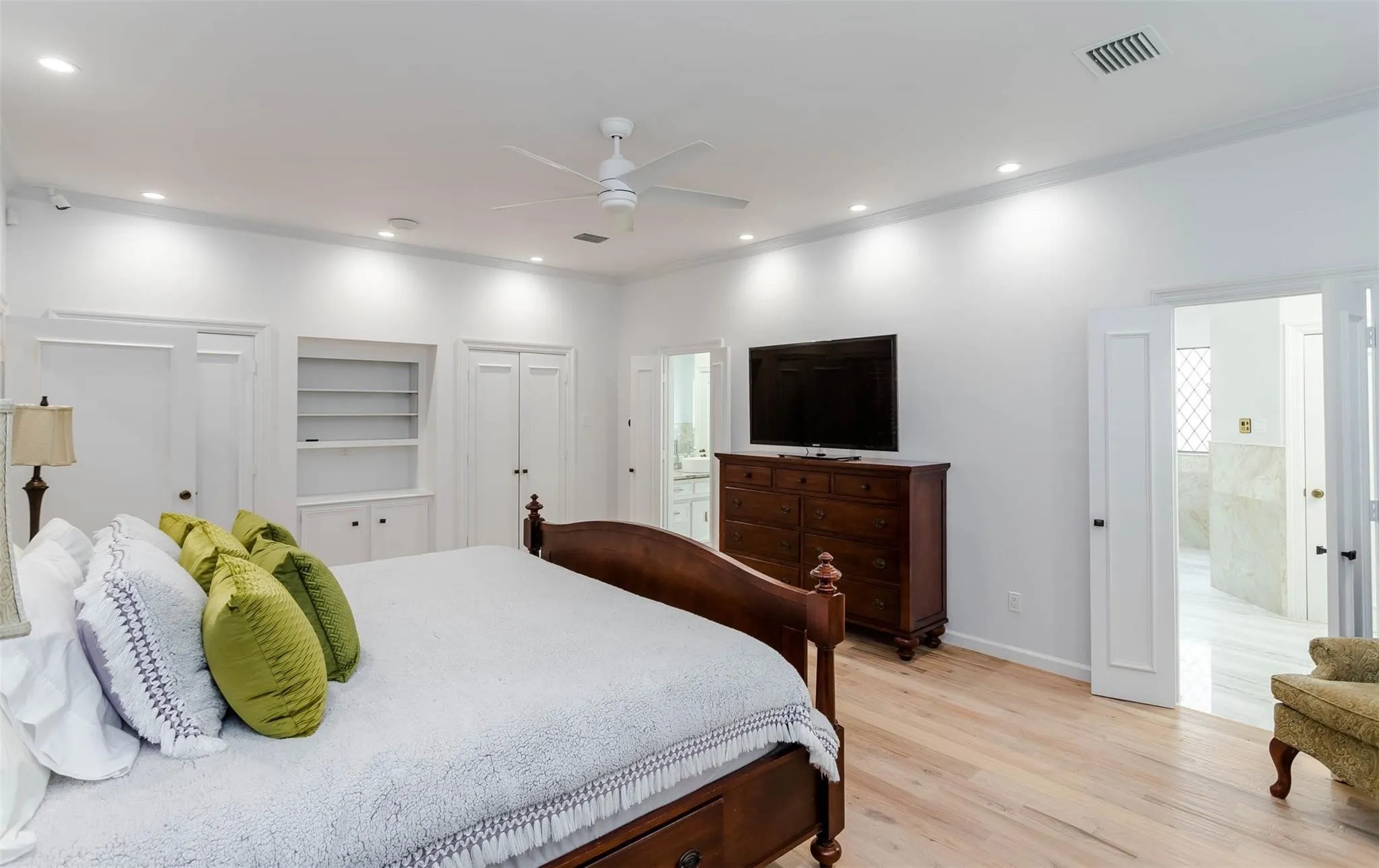 Single Family Residence For Rent in Dallas County , 11712 Forest Court, Dallas, Texas 75230, 4 Bedrooms, 5 Bathrooms, 2 Garage spaces, 3,788 Sqft, built in 1982, Price $15,000, mls#21292038, Real Estate Agent in Dallas, Homes For Rent in Dallas county, Homes For Rent in Dallas, Realtor in Dallas Texas, Real Estate Brokerage Independent Realty Texas, Luminita Cordes Realtor