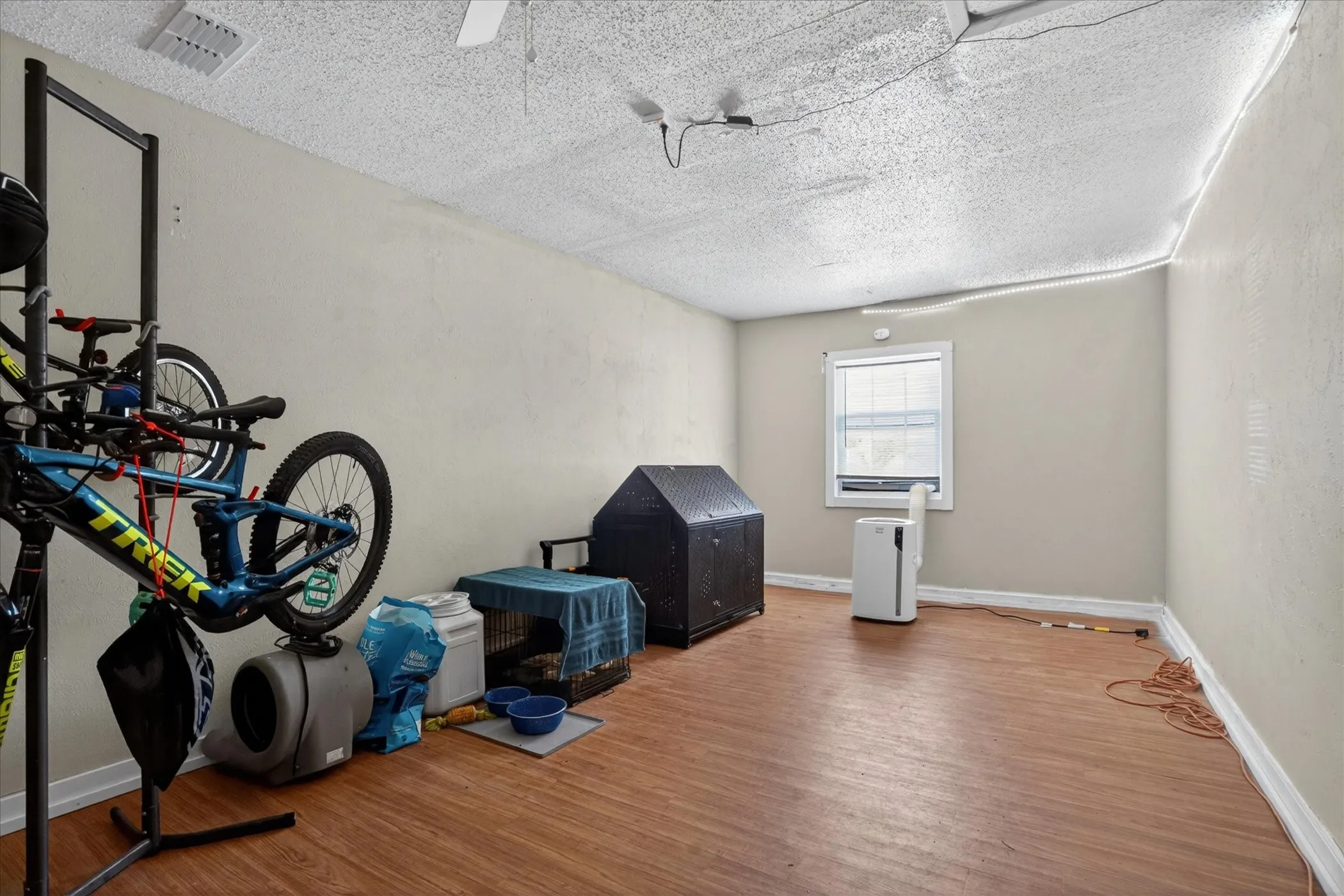 Single Family Residence For Sale in Hood County , 408 Grandview Drive, Granbury, Texas 76049, 3 Bedrooms, 2 Bathrooms, Garage spaces, 1,540 Sqft, built in 1977, Price $239,999, mls#21290213, Real Estate Agent in Granbury, Homes For Sale in Hood county, Homes For Sale in Granbury, Realtor in Granbury Texas, Real Estate Brokerage Independent Realty Texas, Luminita Cordes Realtor