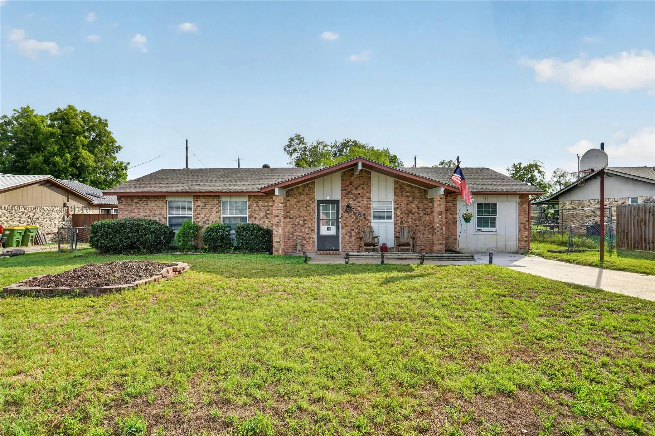 Single Family Residence For Sale in Hood County , 408 Grandview Drive, Granbury, Texas 76049, 3 Bedrooms, 2 Bathrooms, Garage spaces, 1,540 Sqft, built in 1977, Price $239,999, mls#21290213, Real Estate Agent in Granbury, Homes For Sale in Hood county, Homes For Sale in Granbury, Realtor in Granbury Texas, Real Estate Brokerage Independent Realty Texas, Luminita Cordes Realtor