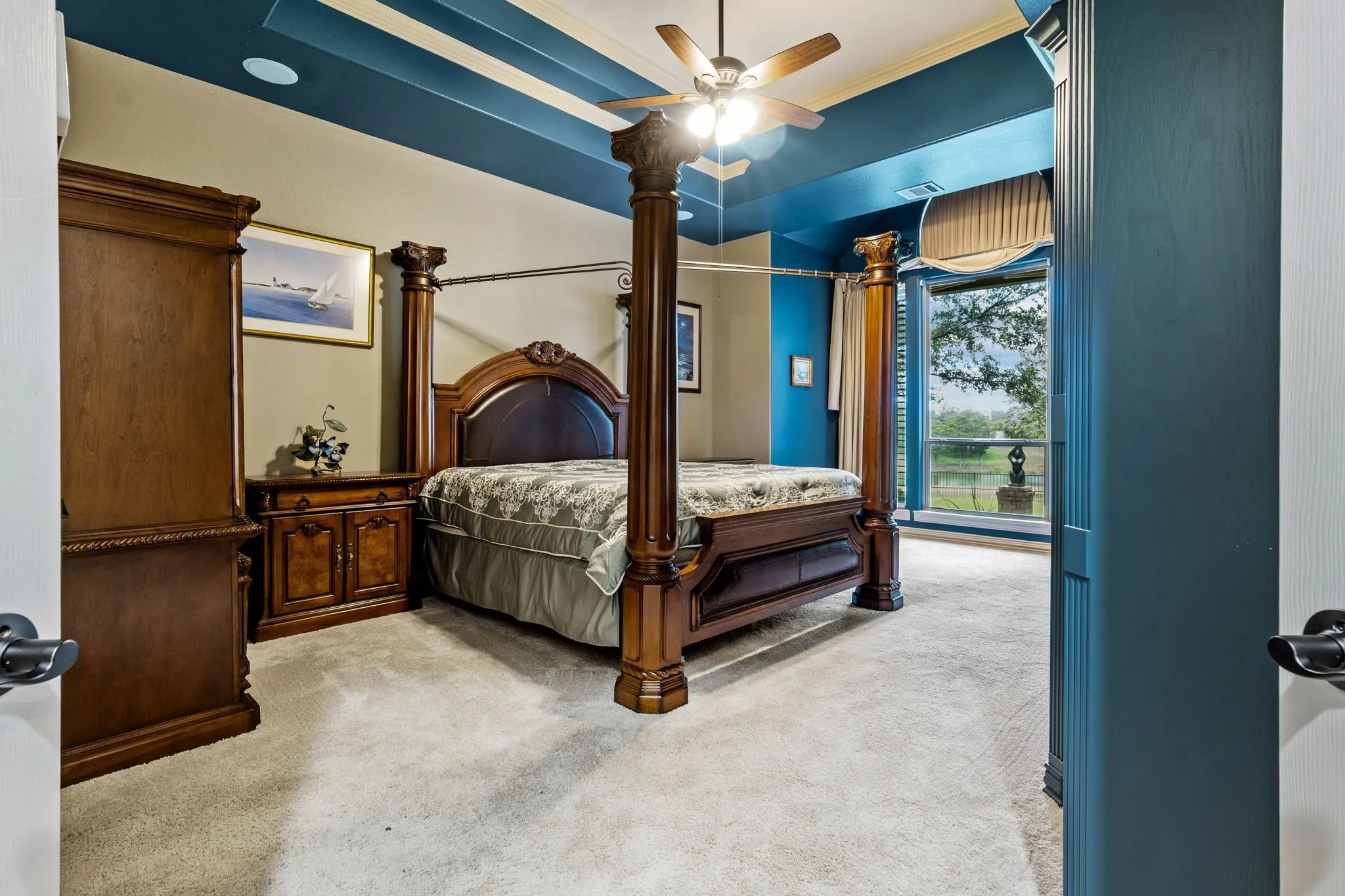 Plush carpet flooring complements the tray ceiling with accent lighting