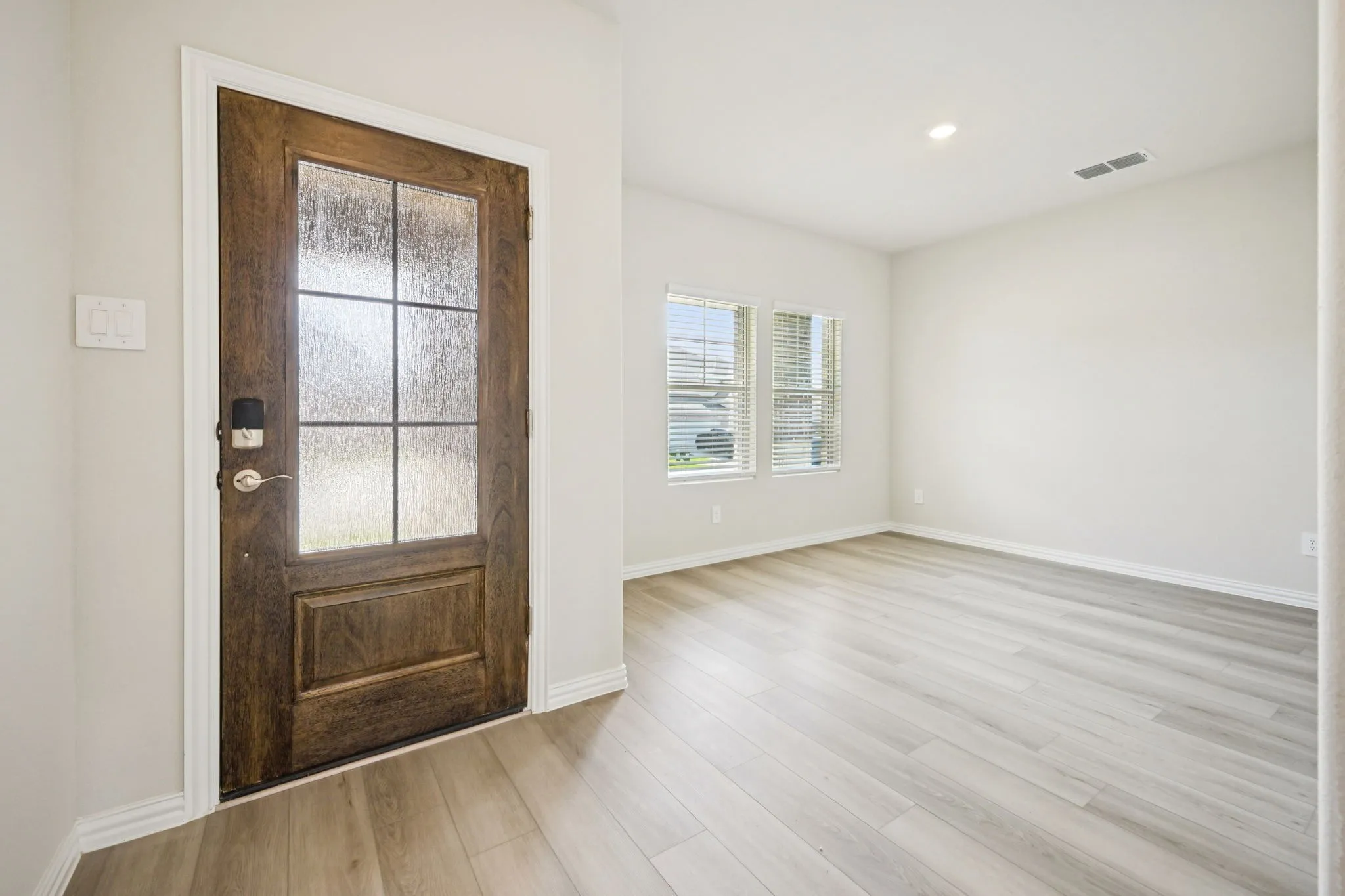  Photo is not of the actual home, but is an inspirational photo of builder’s model home and may depict options, furnishings, and/or decorator features that are not included.
