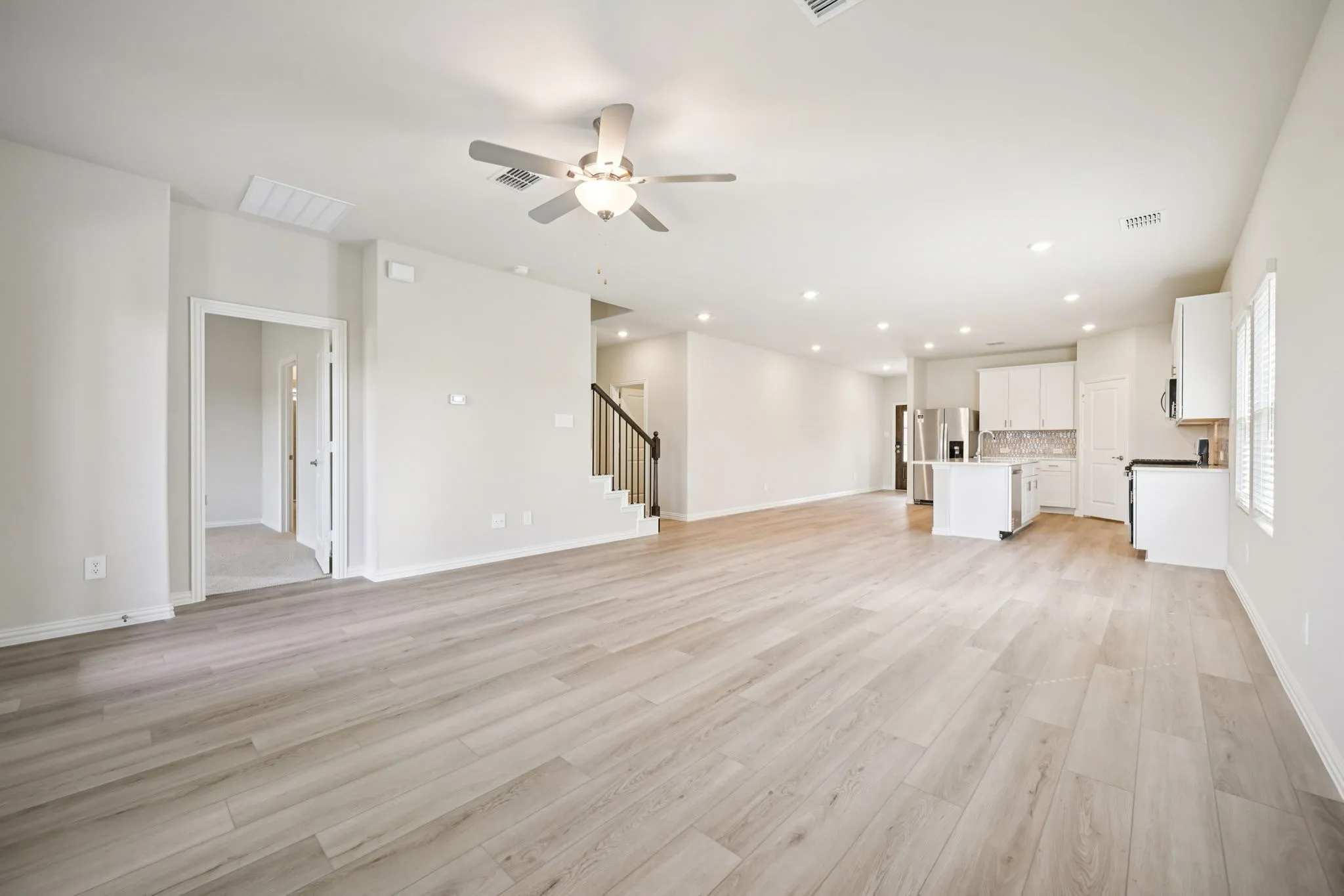  Photo is not of the actual home, but is an inspirational photo of builder’s model home and may depict options, furnishings, and/or decorator features that are not included.
