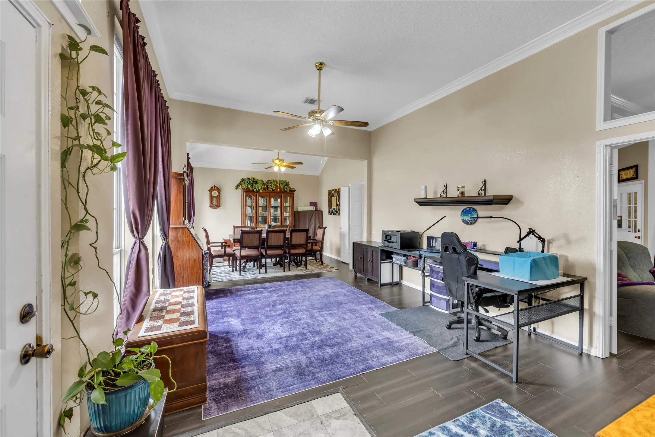 Second living room/sitting area