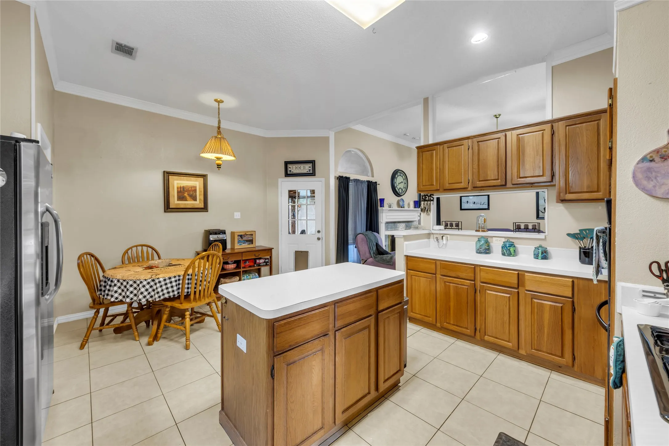 Kitchen/breakfast nook