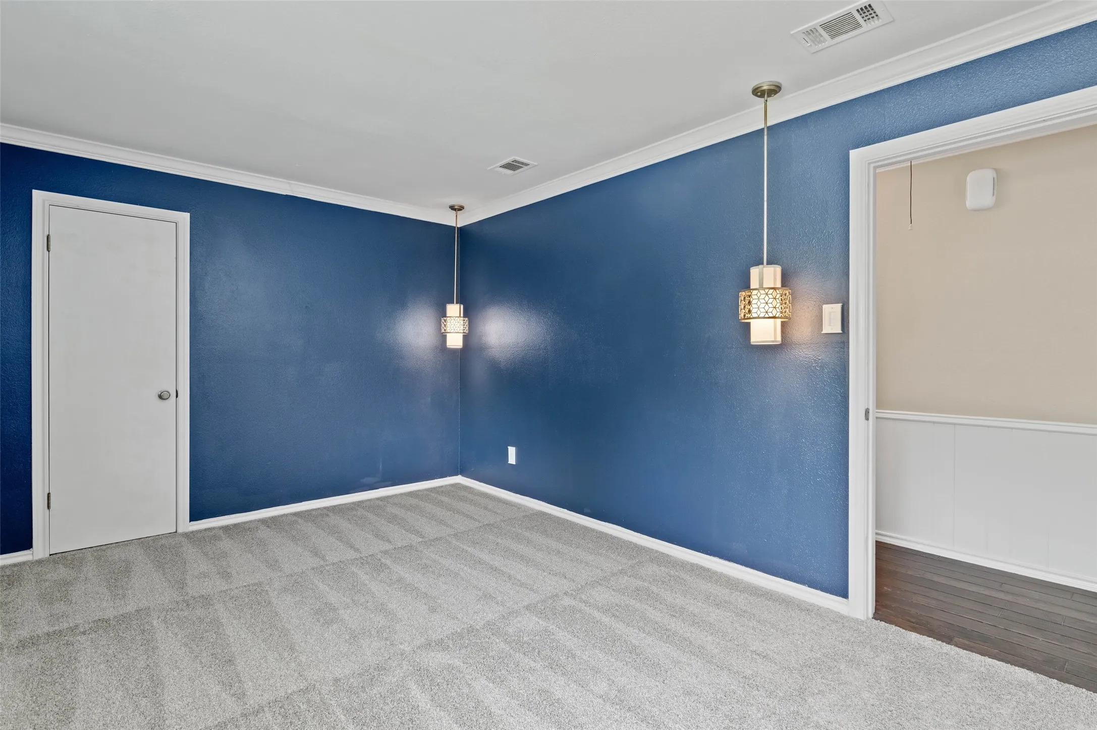 Single Family Residence For Sale in Tarrant County , 2005 Prince John Drive, Grand Prairie, Texas 75050, 3 Bedroom, 2 Bathroom, 2 Garage spaces, 2,003 Sqft, built in 1973, mls#21289086, Real Estate Agent in Grand Prairie, Homes For Sale in Tarrant county, Homes For Sale in Grand Prairie, Realtor in Grand Prairie Texas, Real Estate Brokerage Independent Realty Texas, Luminita Cordes Realtor