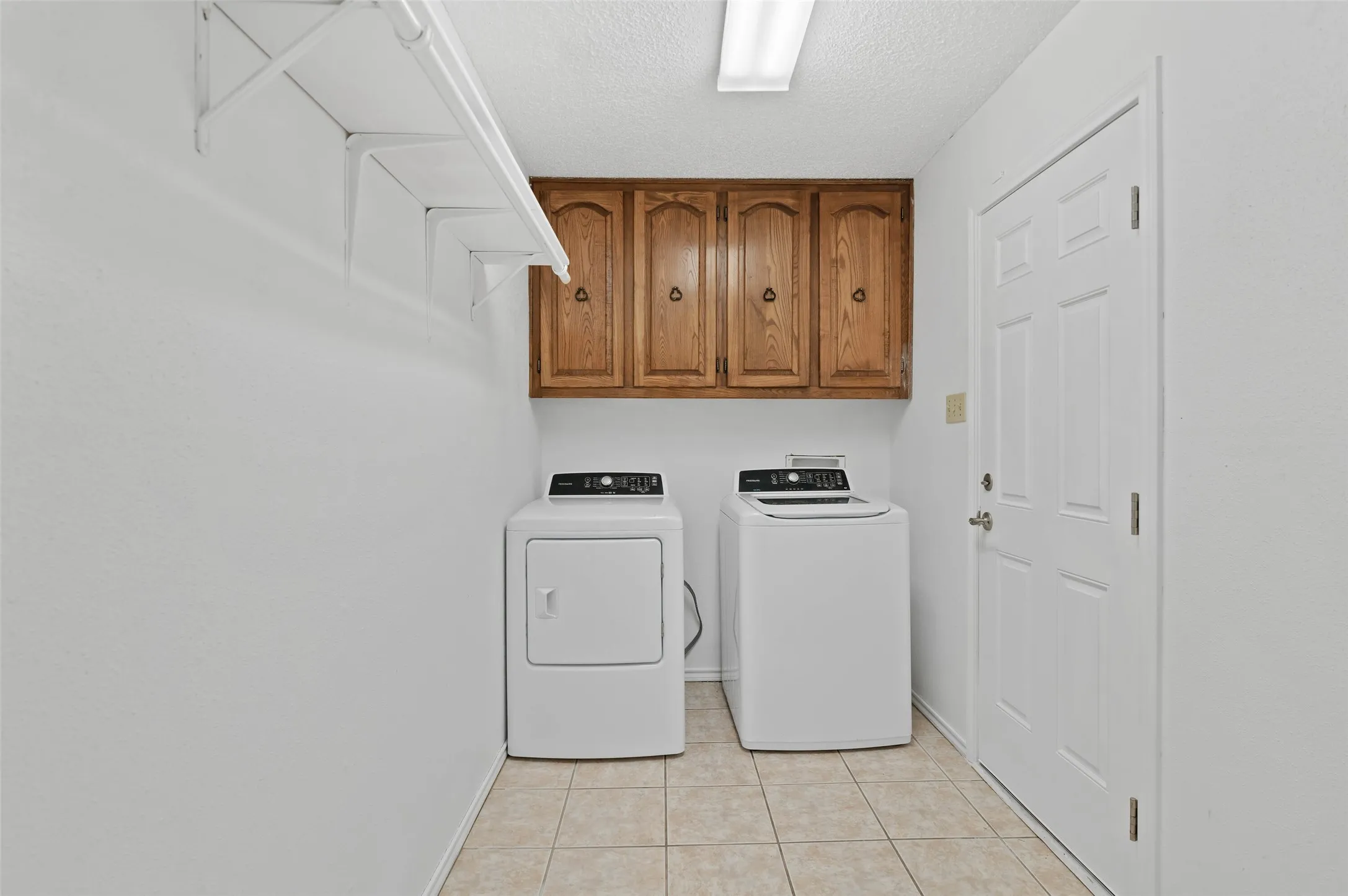 Single Family Residence For Sale in Tarrant County , 2005 Prince John Drive, Grand Prairie, Texas 75050, 3 Bedroom, 2 Bathroom, 2 Garage spaces, 2,003 Sqft, built in 1973, mls#21289086, Real Estate Agent in Grand Prairie, Homes For Sale in Tarrant county, Homes For Sale in Grand Prairie, Realtor in Grand Prairie Texas, Real Estate Brokerage Independent Realty Texas, Luminita Cordes Realtor