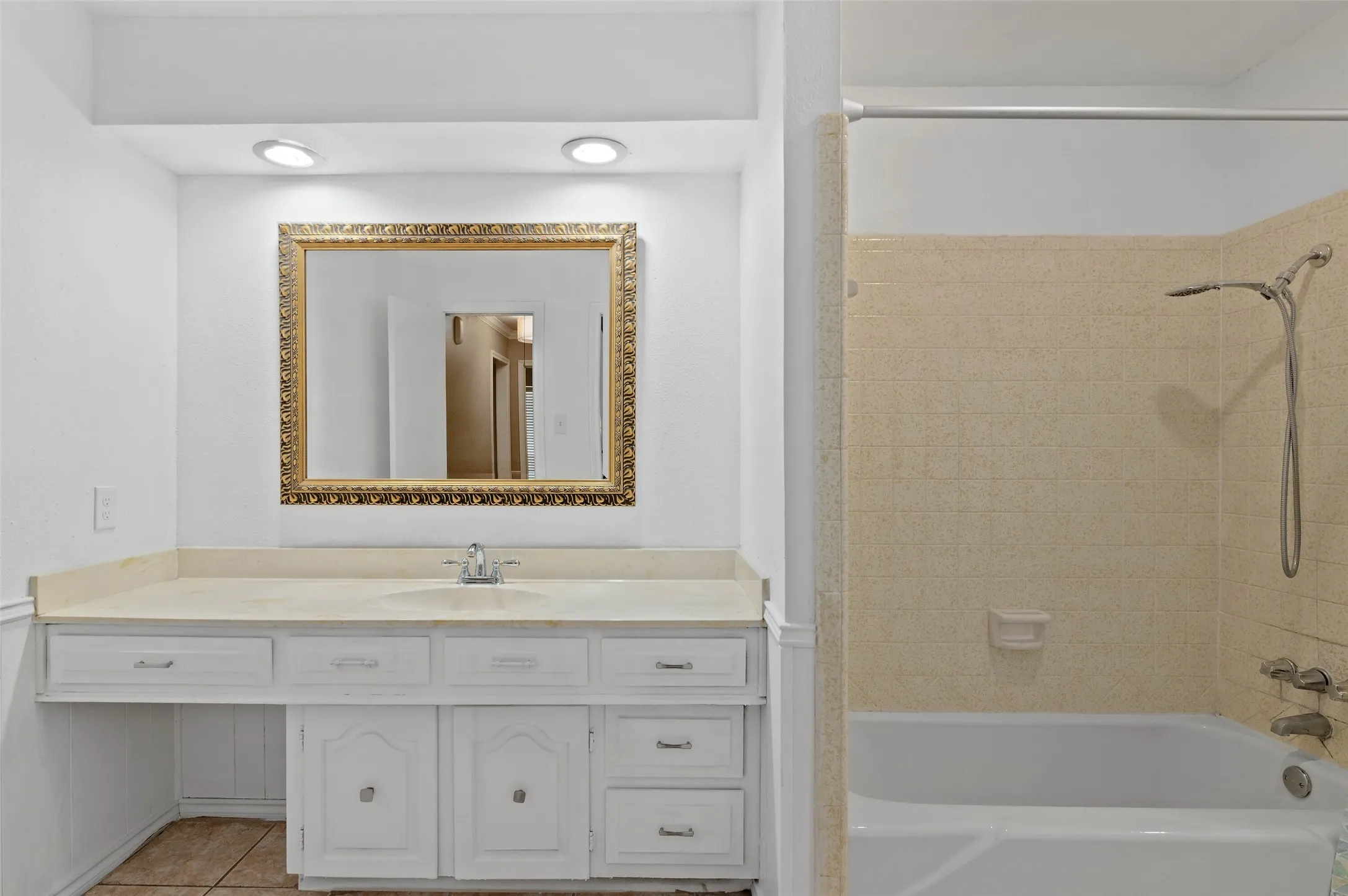Secondary full bath