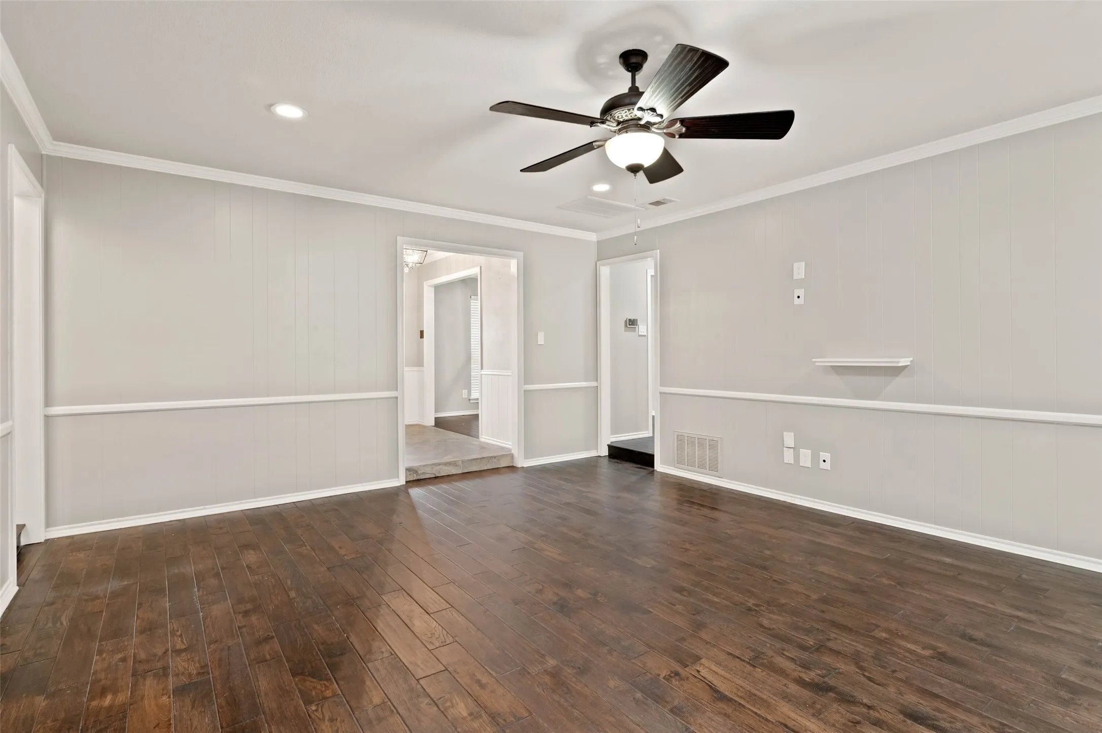 Single Family Residence For Sale in Tarrant County , 2005 Prince John Drive, Grand Prairie, Texas 75050, 3 Bedroom, 2 Bathroom, 2 Garage spaces, 2,003 Sqft, built in 1973, mls#21289086, Real Estate Agent in Grand Prairie, Homes For Sale in Tarrant county, Homes For Sale in Grand Prairie, Realtor in Grand Prairie Texas, Real Estate Brokerage Independent Realty Texas, Luminita Cordes Realtor
