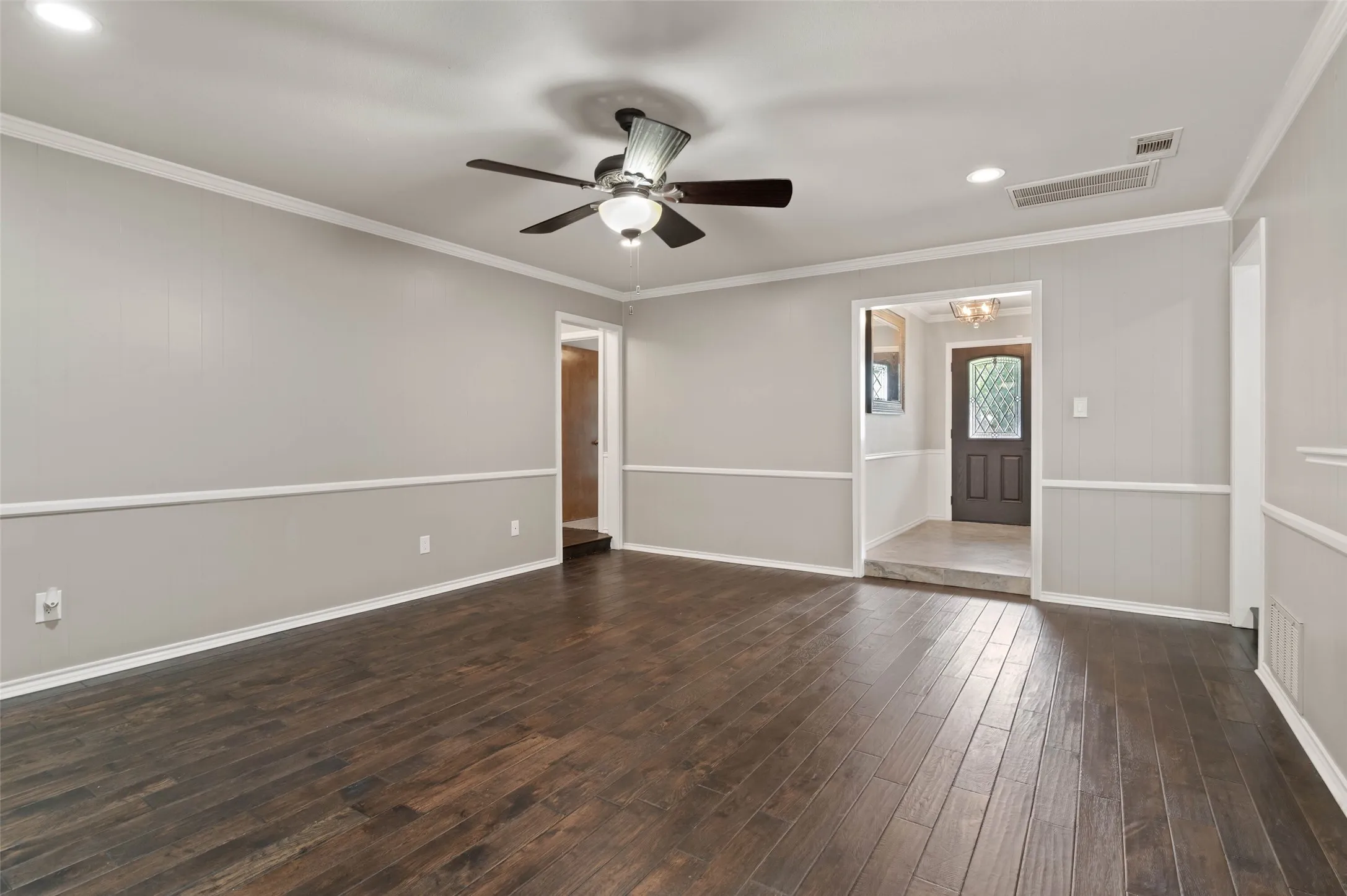 Single Family Residence For Sale in Tarrant County , 2005 Prince John Drive, Grand Prairie, Texas 75050, 3 Bedroom, 2 Bathroom, 2 Garage spaces, 2,003 Sqft, built in 1973, mls#21289086, Real Estate Agent in Grand Prairie, Homes For Sale in Tarrant county, Homes For Sale in Grand Prairie, Realtor in Grand Prairie Texas, Real Estate Brokerage Independent Realty Texas, Luminita Cordes Realtor