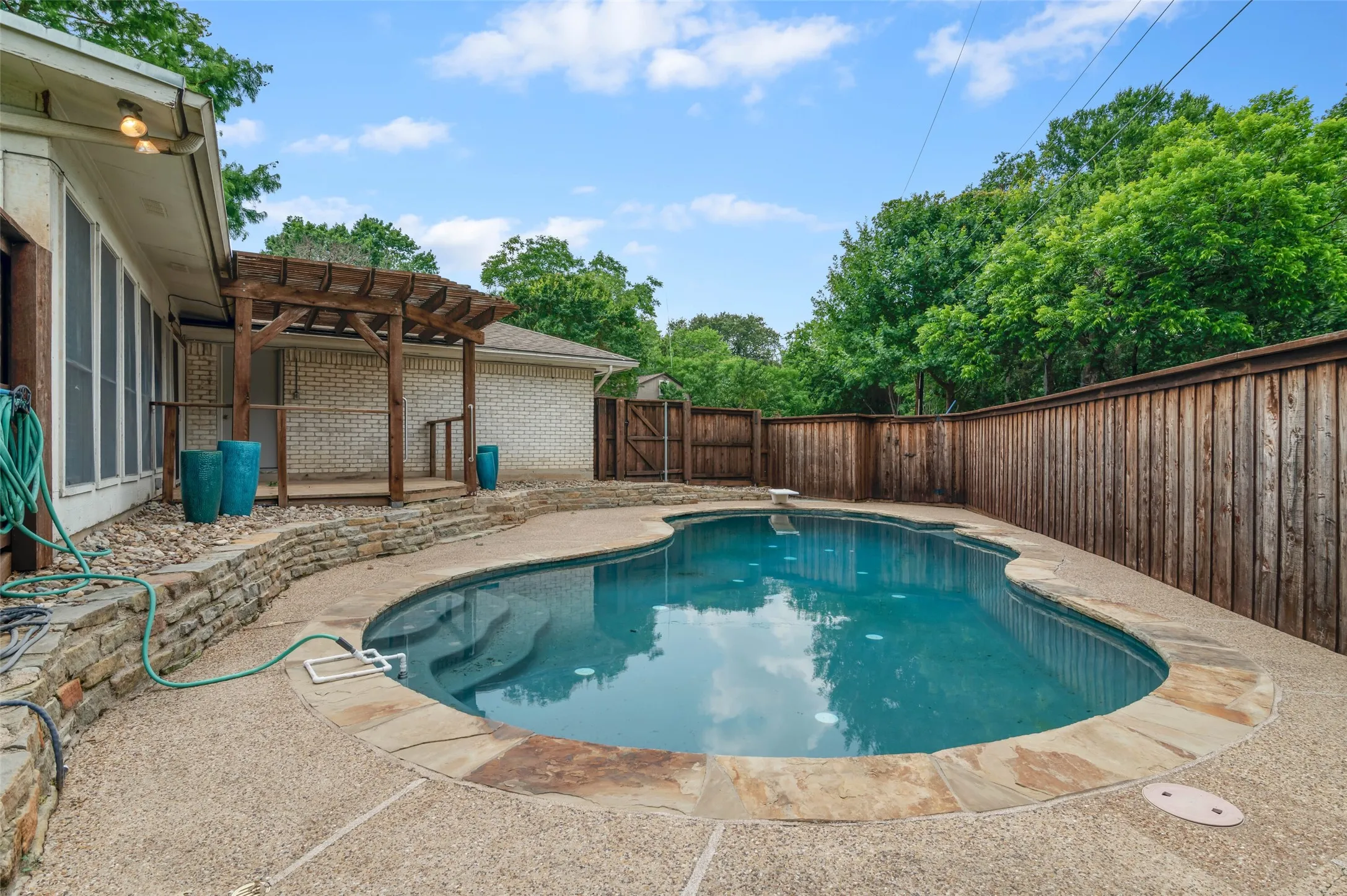 Single Family Residence For Sale in Tarrant County , 2005 Prince John Drive, Grand Prairie, Texas 75050, 3 Bedroom, 2 Bathroom, 2 Garage spaces, 2,003 Sqft, built in 1973, mls#21289086, Real Estate Agent in Grand Prairie, Homes For Sale in Tarrant county, Homes For Sale in Grand Prairie, Realtor in Grand Prairie Texas, Real Estate Brokerage Independent Realty Texas, Luminita Cordes Realtor