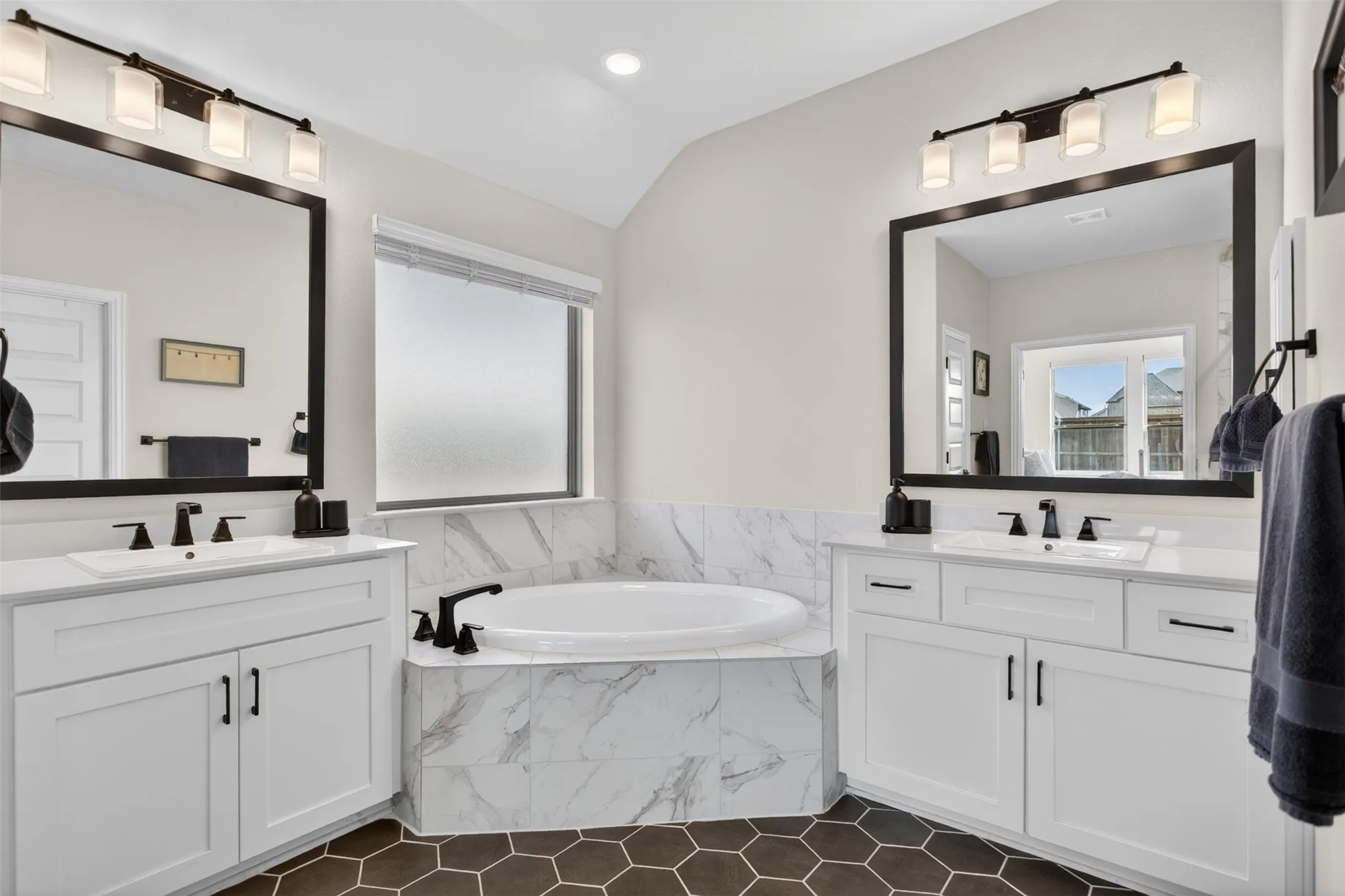 Single Family Residence For Sale in Kaufman County , 1121 Alaska Drive, Forney, Texas 75126, 4 Bedroom, 3 Bathroom, 2 Garage spaces, 2,698 Sqft, built in 2023, mls#21291877, Real Estate Agent in Forney, Homes For Sale in Kaufman county, Homes For Sale in Forney, Realtor in Forney Texas, Real Estate Brokerage Independent Realty Texas, Luminita Cordes Realtor