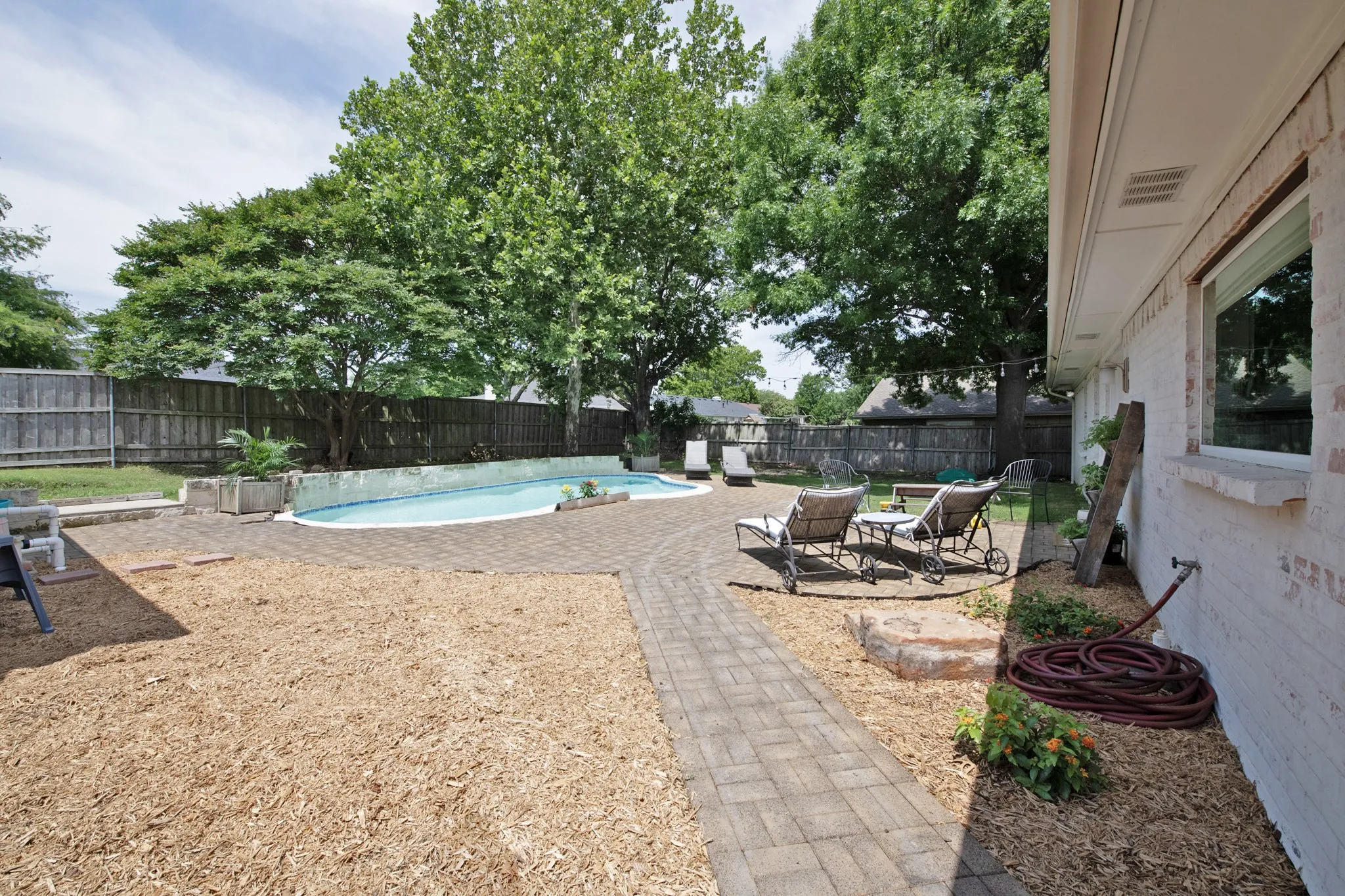 Single Family Residence For Sale in Rockwall County , 119 Reba Road, Heath, Texas 75032, 3 Bedroom, 2 Bathroom, 2 Garage spaces, 2,246 Sqft, built in 1976, mls#21292093, Real Estate Agent in Heath, Homes For Sale in Rockwall county, Homes For Sale in Heath, Realtor in Heath Texas, Real Estate Brokerage Independent Realty Texas, Luminita Cordes Realtor