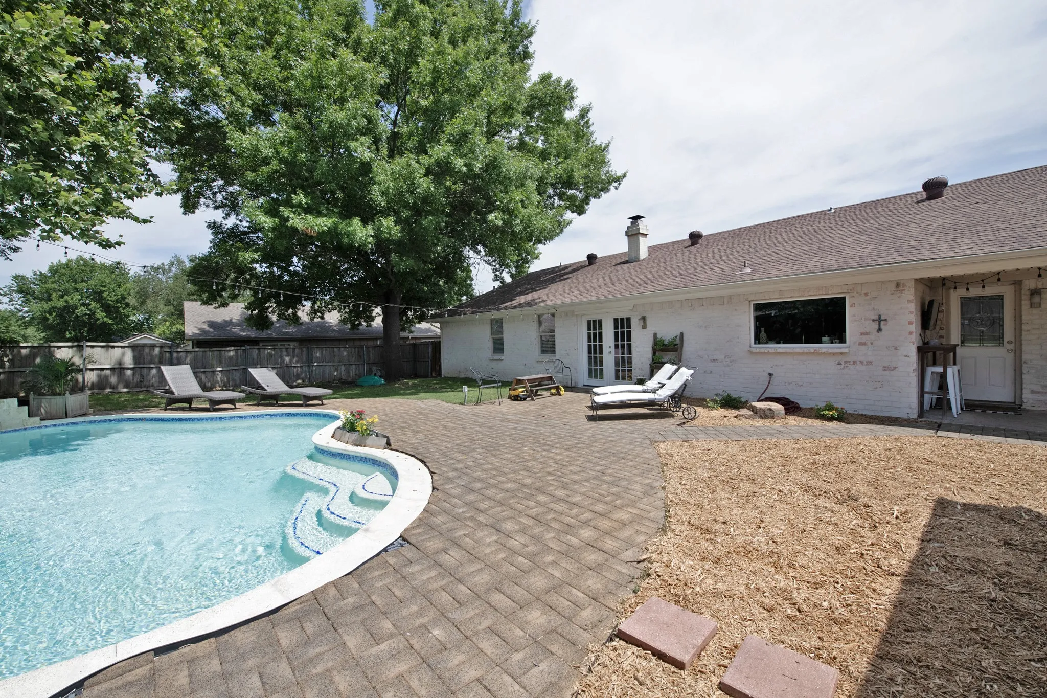 Single Family Residence For Sale in Rockwall County , 119 Reba Road, Heath, Texas 75032, 3 Bedroom, 2 Bathroom, 2 Garage spaces, 2,246 Sqft, built in 1976, mls#21292093, Real Estate Agent in Heath, Homes For Sale in Rockwall county, Homes For Sale in Heath, Realtor in Heath Texas, Real Estate Brokerage Independent Realty Texas, Luminita Cordes Realtor