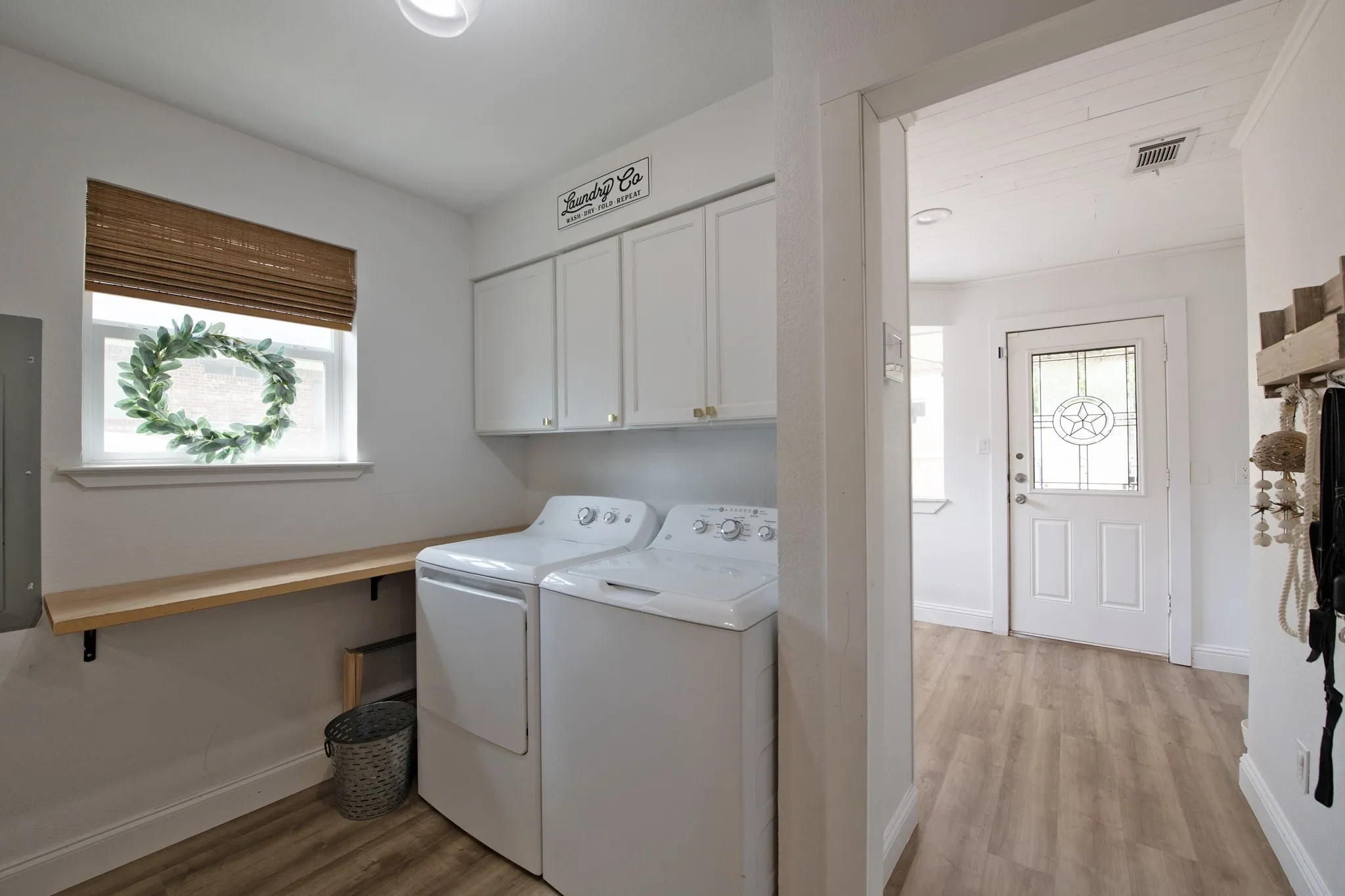 Single Family Residence For Sale in Rockwall County , 119 Reba Road, Heath, Texas 75032, 3 Bedroom, 2 Bathroom, 2 Garage spaces, 2,246 Sqft, built in 1976, mls#21292093, Real Estate Agent in Heath, Homes For Sale in Rockwall county, Homes For Sale in Heath, Realtor in Heath Texas, Real Estate Brokerage Independent Realty Texas, Luminita Cordes Realtor