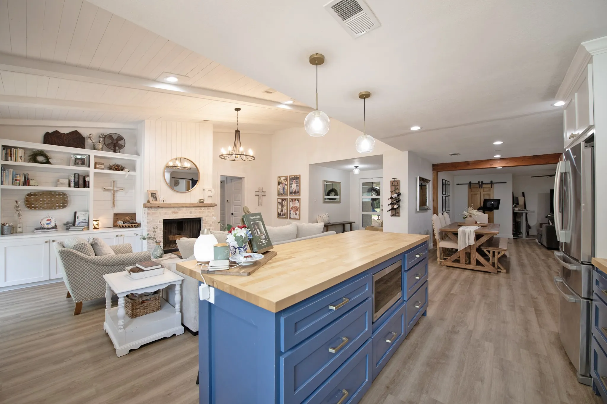 Single Family Residence For Sale in Rockwall County , 119 Reba Road, Heath, Texas 75032, 3 Bedroom, 2 Bathroom, 2 Garage spaces, 2,246 Sqft, built in 1976, mls#21292093, Real Estate Agent in Heath, Homes For Sale in Rockwall county, Homes For Sale in Heath, Realtor in Heath Texas, Real Estate Brokerage Independent Realty Texas, Luminita Cordes Realtor