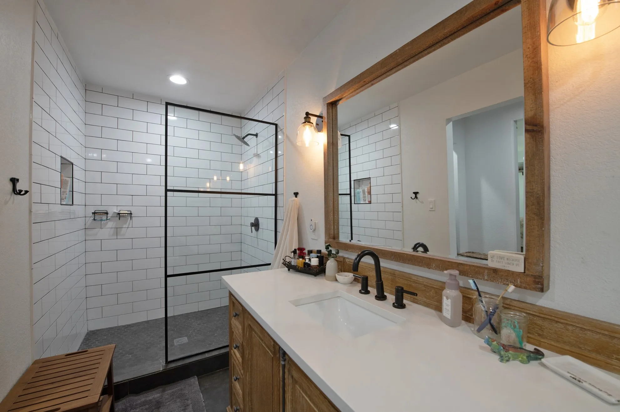 Single Family Residence For Sale in Rockwall County , 119 Reba Road, Heath, Texas 75032, 3 Bedroom, 2 Bathroom, 2 Garage spaces, 2,246 Sqft, built in 1976, mls#21292093, Real Estate Agent in Heath, Homes For Sale in Rockwall county, Homes For Sale in Heath, Realtor in Heath Texas, Real Estate Brokerage Independent Realty Texas, Luminita Cordes Realtor
