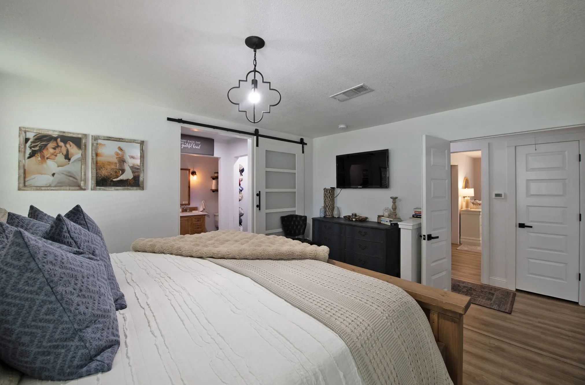 Single Family Residence For Sale in Rockwall County , 119 Reba Road, Heath, Texas 75032, 3 Bedroom, 2 Bathroom, 2 Garage spaces, 2,246 Sqft, built in 1976, mls#21292093, Real Estate Agent in Heath, Homes For Sale in Rockwall county, Homes For Sale in Heath, Realtor in Heath Texas, Real Estate Brokerage Independent Realty Texas, Luminita Cordes Realtor