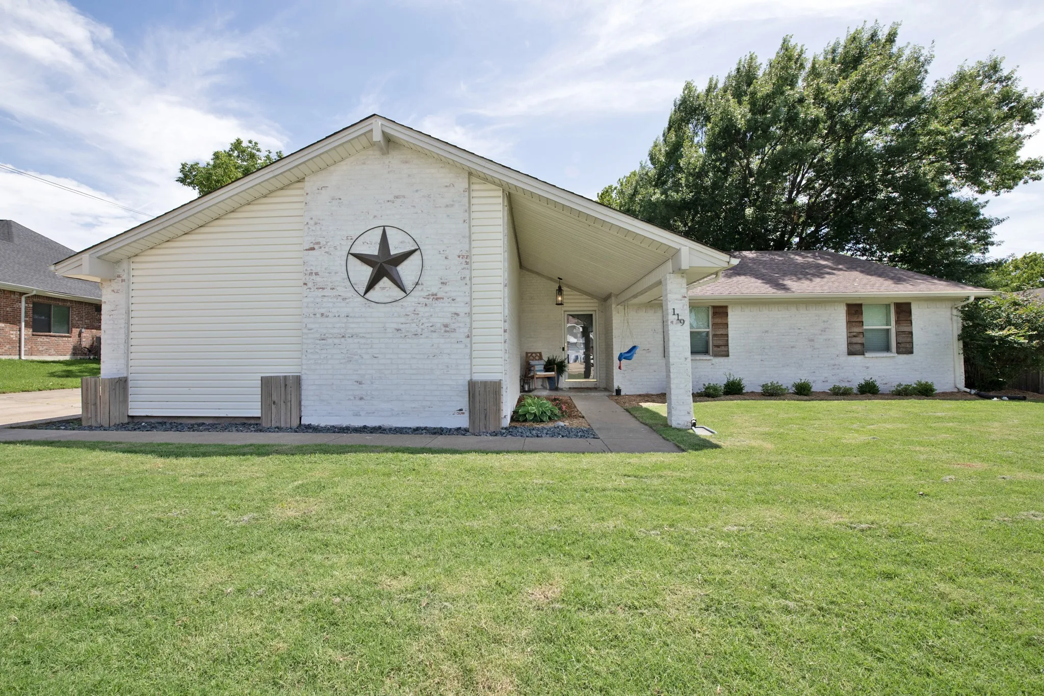 Single Family Residence For Sale in Rockwall County , 119 Reba Road, Heath, Texas 75032, 3 Bedroom, 2 Bathroom, 2 Garage spaces, 2,246 Sqft, built in 1976, mls#21292093, Real Estate Agent in Heath, Homes For Sale in Rockwall county, Homes For Sale in Heath, Realtor in Heath Texas, Real Estate Brokerage Independent Realty Texas, Luminita Cordes Realtor