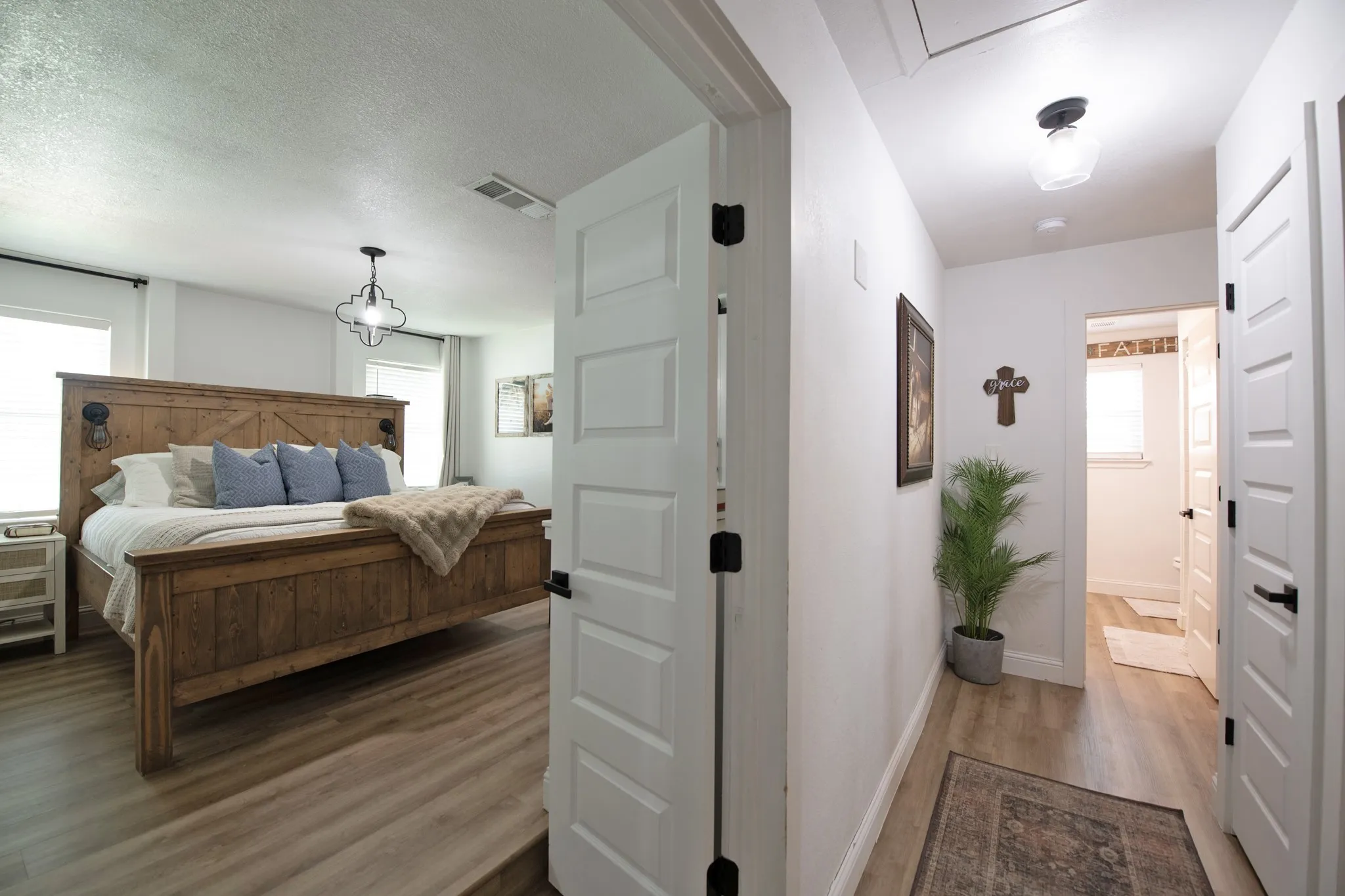 Single Family Residence For Sale in Rockwall County , 119 Reba Road, Heath, Texas 75032, 3 Bedroom, 2 Bathroom, 2 Garage spaces, 2,246 Sqft, built in 1976, mls#21292093, Real Estate Agent in Heath, Homes For Sale in Rockwall county, Homes For Sale in Heath, Realtor in Heath Texas, Real Estate Brokerage Independent Realty Texas, Luminita Cordes Realtor