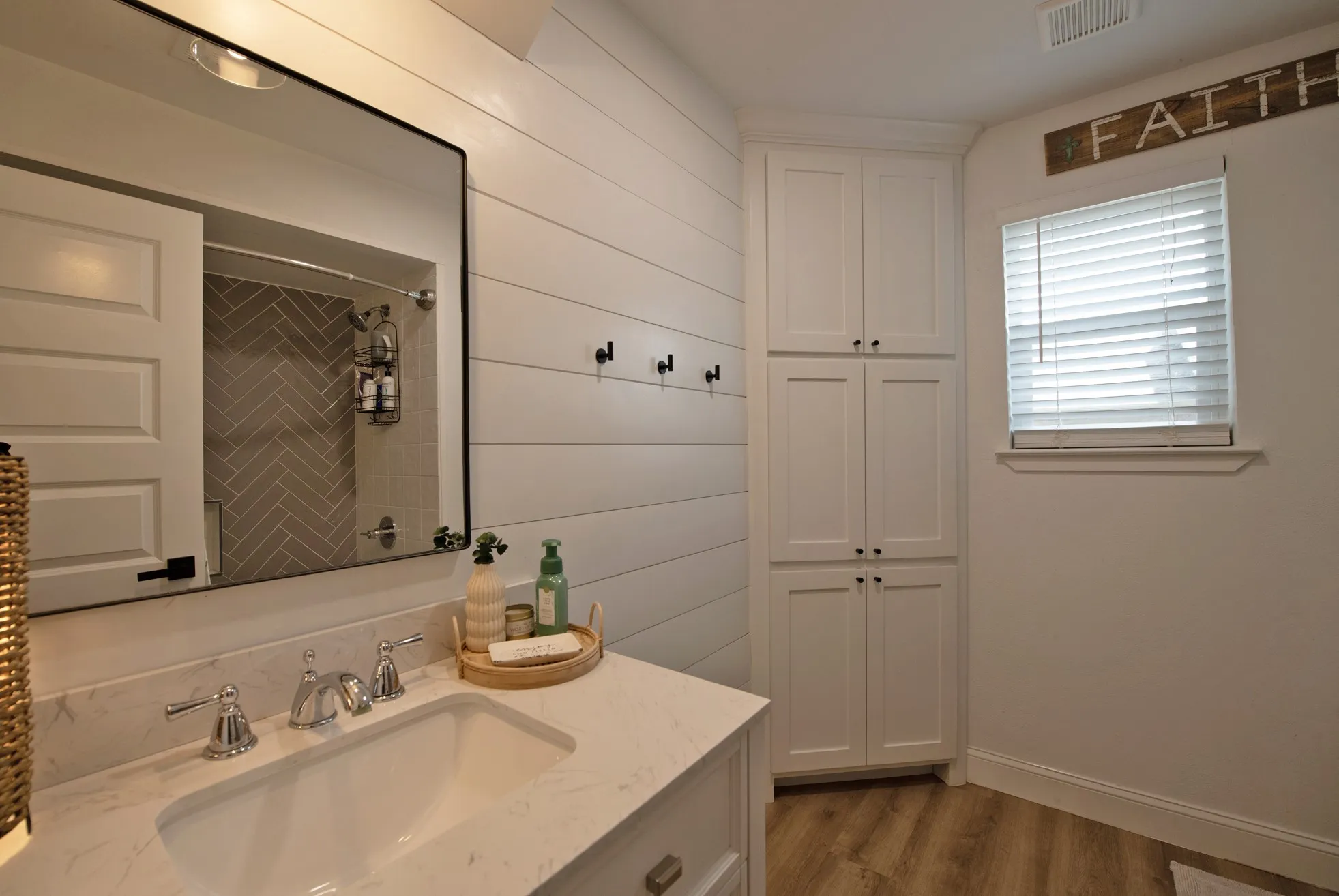 Single Family Residence For Sale in Rockwall County , 119 Reba Road, Heath, Texas 75032, 3 Bedroom, 2 Bathroom, 2 Garage spaces, 2,246 Sqft, built in 1976, mls#21292093, Real Estate Agent in Heath, Homes For Sale in Rockwall county, Homes For Sale in Heath, Realtor in Heath Texas, Real Estate Brokerage Independent Realty Texas, Luminita Cordes Realtor