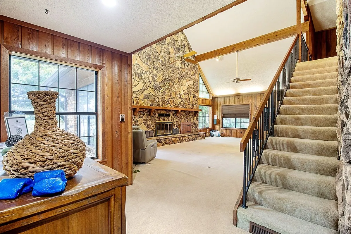 Farm For Sale in Kaufman County , 5154 Fogleman Road, Kemp, Texas 75143, 3 Bedrooms, 3 Bathrooms, 2 Garage spaces, 2,996 Sqft, built in 1981, Price $1,573,000, mls#21287330, Real Estate Agent in Kemp, Homes For Sale in Kaufman county, Homes For Sale in Kemp, Realtor in Kemp Texas, Real Estate Brokerage Independent Realty Texas, Luminita Cordes Realtor