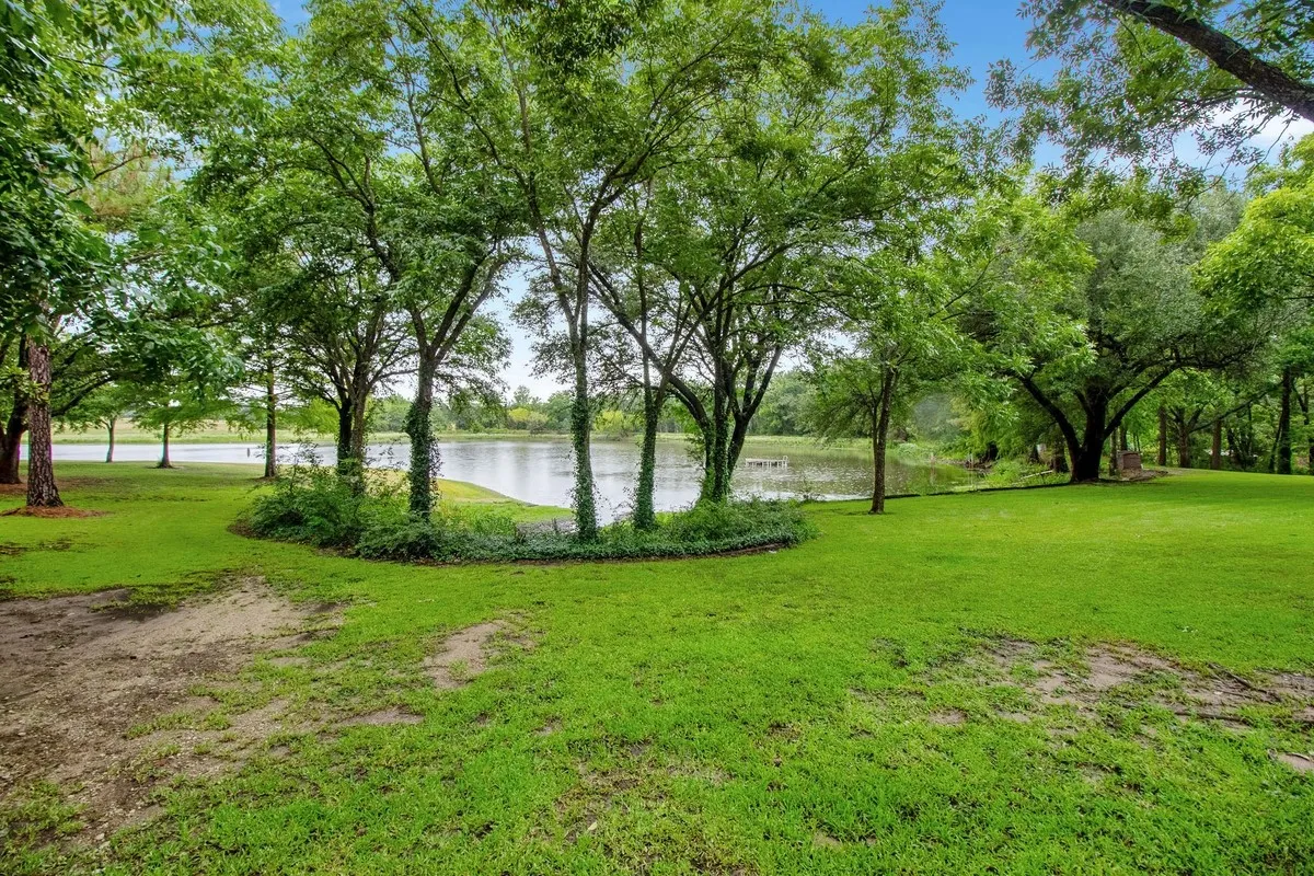 Farm For Sale in Kaufman County , 5154 Fogleman Road, Kemp, Texas 75143, 3 Bedrooms, 3 Bathrooms, 2 Garage spaces, 2,996 Sqft, built in 1981, Price $1,573,000, mls#21287330, Real Estate Agent in Kemp, Homes For Sale in Kaufman county, Homes For Sale in Kemp, Realtor in Kemp Texas, Real Estate Brokerage Independent Realty Texas, Luminita Cordes Realtor