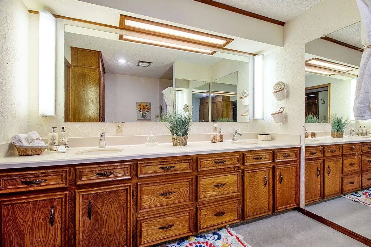 Farm For Sale in Kaufman County , 5154 Fogleman Road, Kemp, Texas 75143, 3 Bedrooms, 3 Bathrooms, 2 Garage spaces, 2,996 Sqft, built in 1981, Price $1,573,000, mls#21287330, Real Estate Agent in Kemp, Homes For Sale in Kaufman county, Homes For Sale in Kemp, Realtor in Kemp Texas, Real Estate Brokerage Independent Realty Texas, Luminita Cordes Realtor