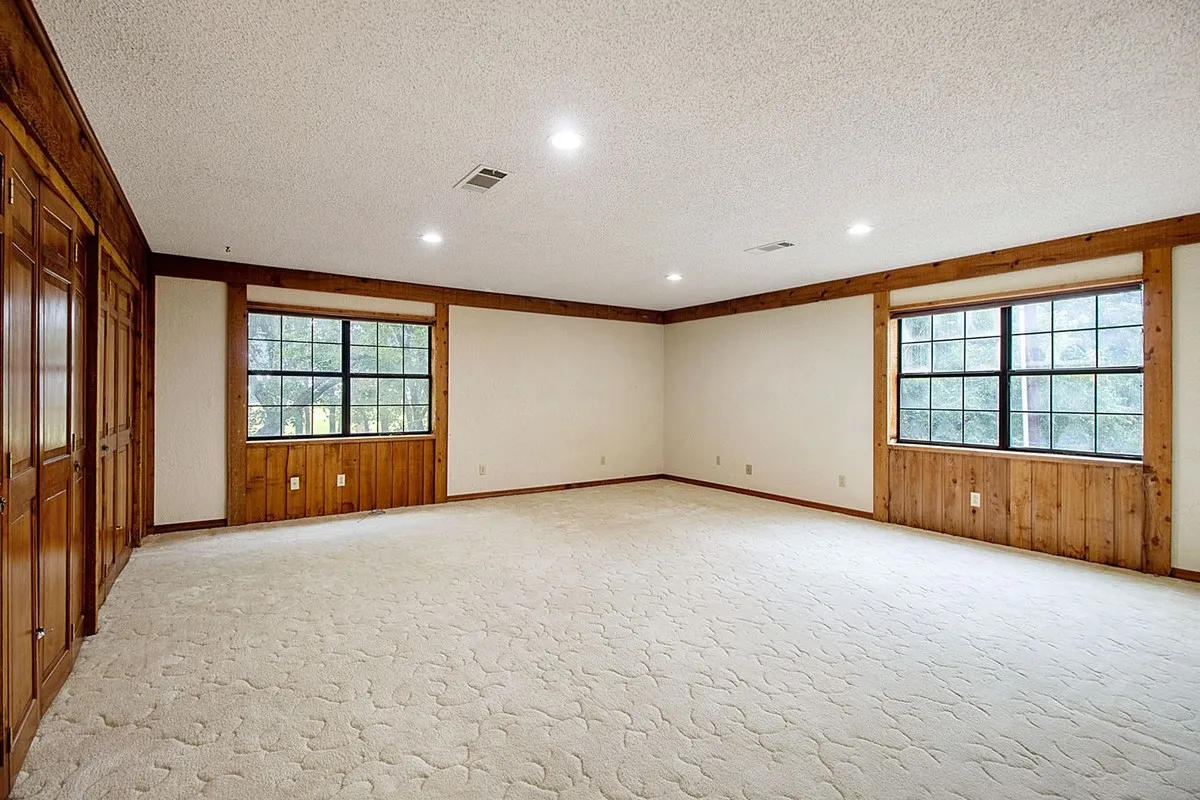Farm For Sale in Kaufman County , 5154 Fogleman Road, Kemp, Texas 75143, 3 Bedrooms, 3 Bathrooms, 2 Garage spaces, 2,996 Sqft, built in 1981, Price $1,573,000, mls#21287330, Real Estate Agent in Kemp, Homes For Sale in Kaufman county, Homes For Sale in Kemp, Realtor in Kemp Texas, Real Estate Brokerage Independent Realty Texas, Luminita Cordes Realtor