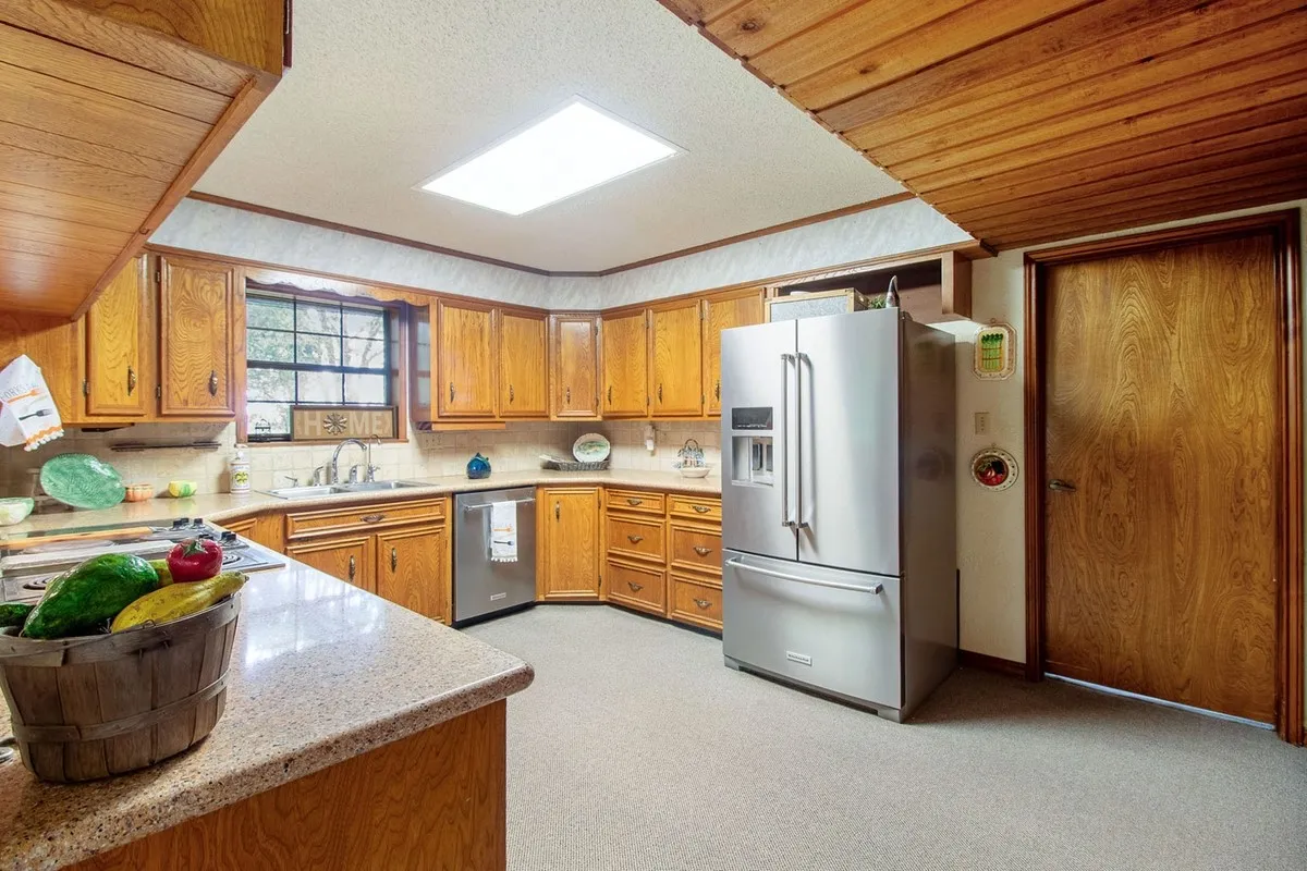 Farm For Sale in Kaufman County , 5154 Fogleman Road, Kemp, Texas 75143, 3 Bedrooms, 3 Bathrooms, 2 Garage spaces, 2,996 Sqft, built in 1981, Price $1,573,000, mls#21287330, Real Estate Agent in Kemp, Homes For Sale in Kaufman county, Homes For Sale in Kemp, Realtor in Kemp Texas, Real Estate Brokerage Independent Realty Texas, Luminita Cordes Realtor