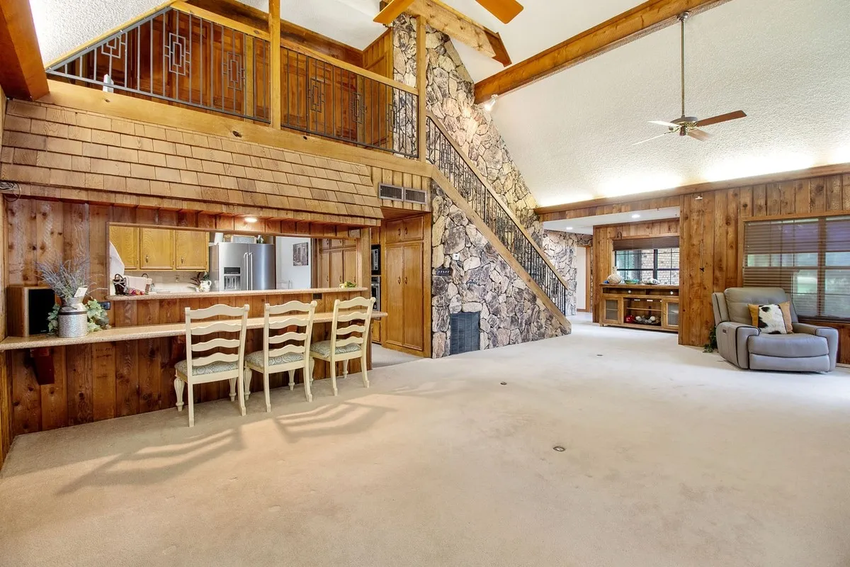 Farm For Sale in Kaufman County , 5154 Fogleman Road, Kemp, Texas 75143, 3 Bedrooms, 3 Bathrooms, 2 Garage spaces, 2,996 Sqft, built in 1981, Price $1,573,000, mls#21287330, Real Estate Agent in Kemp, Homes For Sale in Kaufman county, Homes For Sale in Kemp, Realtor in Kemp Texas, Real Estate Brokerage Independent Realty Texas, Luminita Cordes Realtor