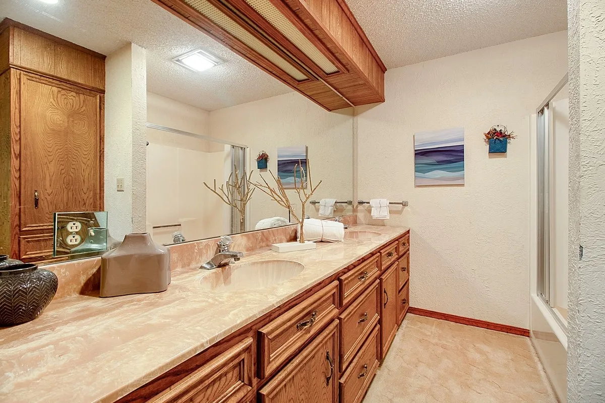 Farm For Sale in Kaufman County , 5154 Fogleman Road, Kemp, Texas 75143, 3 Bedrooms, 3 Bathrooms, 2 Garage spaces, 2,996 Sqft, built in 1981, Price $1,573,000, mls#21287330, Real Estate Agent in Kemp, Homes For Sale in Kaufman county, Homes For Sale in Kemp, Realtor in Kemp Texas, Real Estate Brokerage Independent Realty Texas, Luminita Cordes Realtor