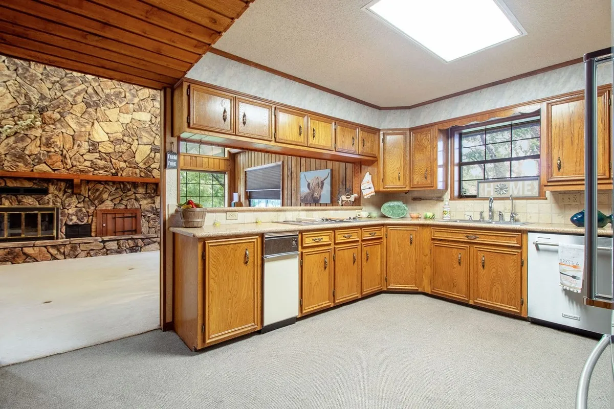 Farm For Sale in Kaufman County , 5154 Fogleman Road, Kemp, Texas 75143, 3 Bedrooms, 3 Bathrooms, 2 Garage spaces, 2,996 Sqft, built in 1981, Price $1,573,000, mls#21287330, Real Estate Agent in Kemp, Homes For Sale in Kaufman county, Homes For Sale in Kemp, Realtor in Kemp Texas, Real Estate Brokerage Independent Realty Texas, Luminita Cordes Realtor