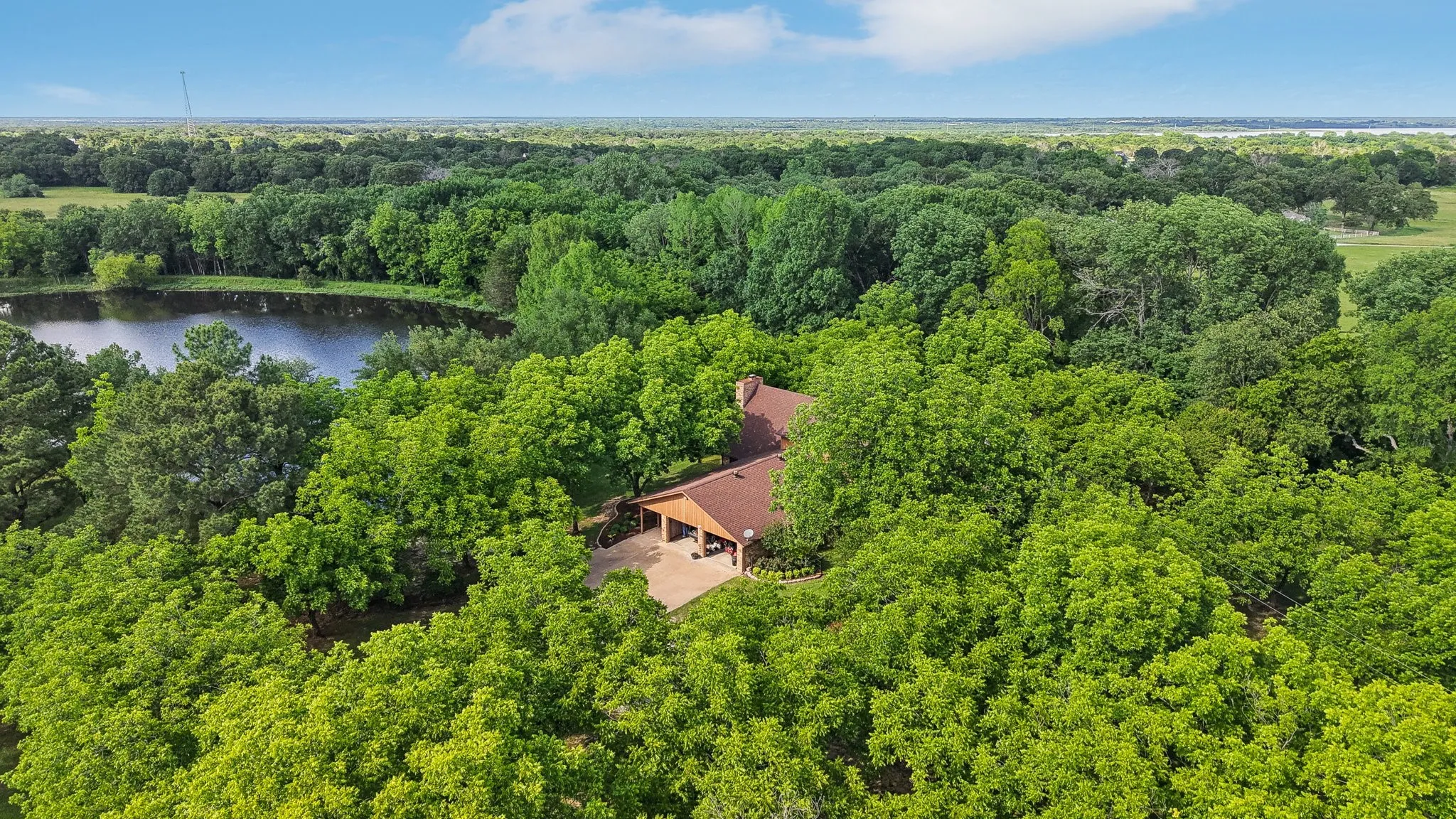 Farm For Sale in Kaufman County , 5154 Fogleman Road, Kemp, Texas 75143, 3 Bedrooms, 3 Bathrooms, 2 Garage spaces, 2,996 Sqft, built in 1981, Price $1,573,000, mls#21287330, Real Estate Agent in Kemp, Homes For Sale in Kaufman county, Homes For Sale in Kemp, Realtor in Kemp Texas, Real Estate Brokerage Independent Realty Texas, Luminita Cordes Realtor