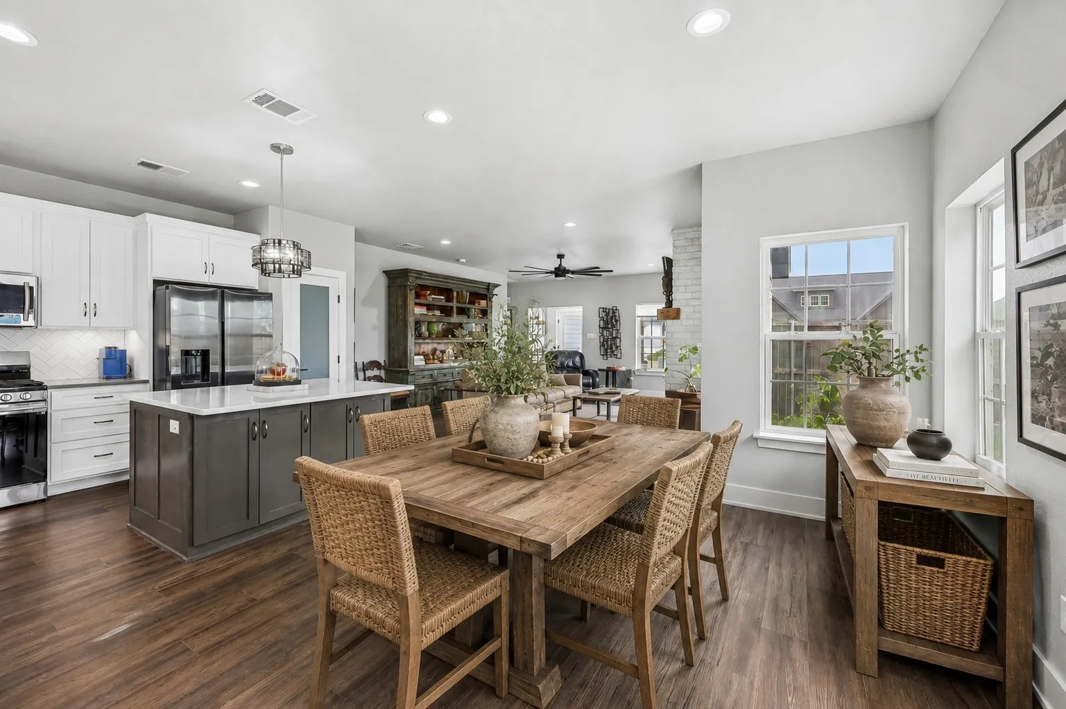 Single Family Residence For Sale in Kaufman County , 116 E Bexar Street, Mabank, Texas 75147, 3 Bedroom, 2 Bathroom, 2 Garage spaces, 1,721 Sqft, built in 2021, mls#21291817, Real Estate Agent in Mabank, Homes For Sale in Kaufman county, Homes For Sale in Mabank, Realtor in Mabank Texas, Real Estate Brokerage Independent Realty Texas, Luminita Cordes Realtor