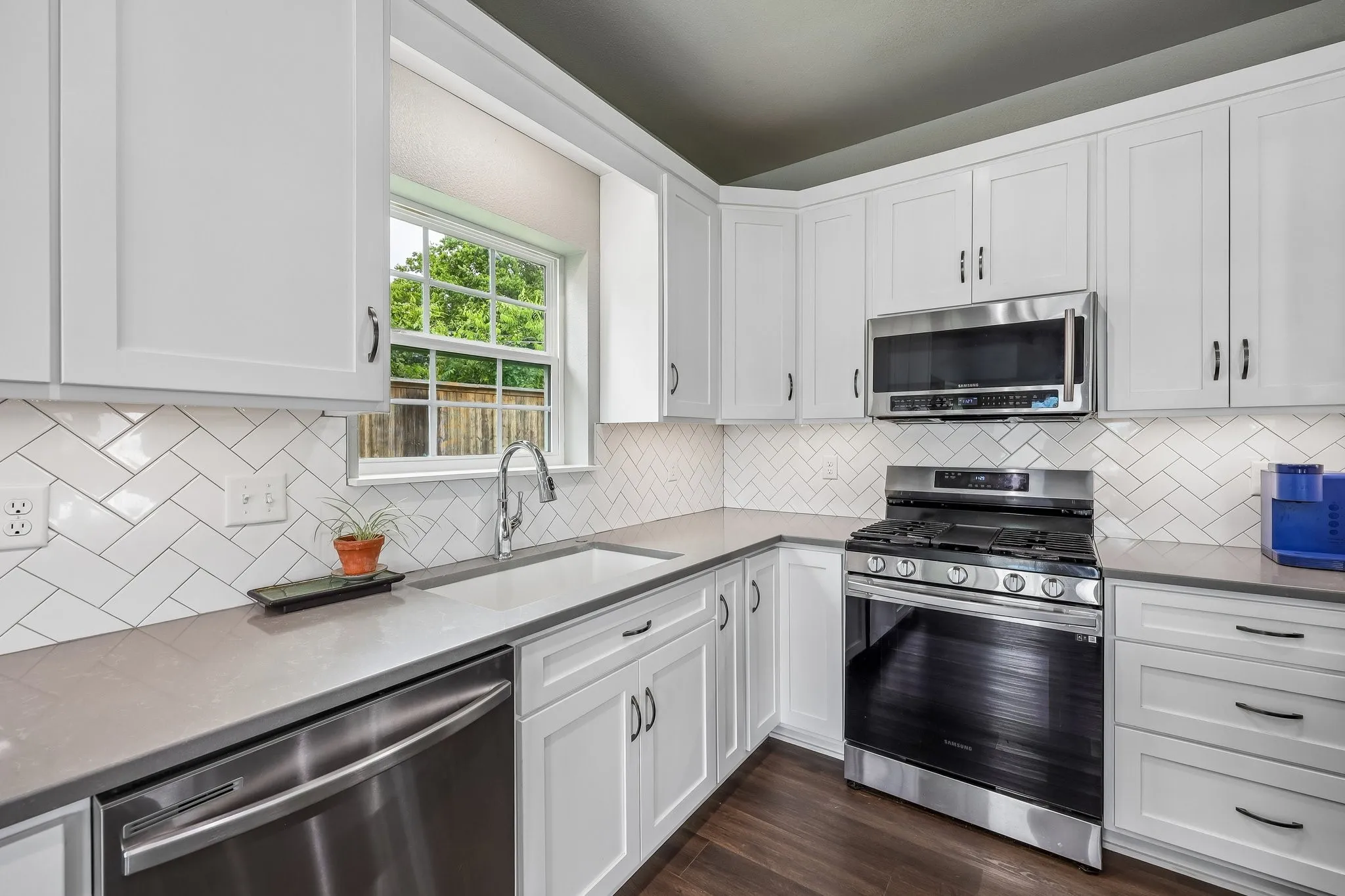 Single Family Residence For Sale in Kaufman County , 116 E Bexar Street, Mabank, Texas 75147, 3 Bedroom, 2 Bathroom, 2 Garage spaces, 1,721 Sqft, built in 2021, mls#21291817, Real Estate Agent in Mabank, Homes For Sale in Kaufman county, Homes For Sale in Mabank, Realtor in Mabank Texas, Real Estate Brokerage Independent Realty Texas, Luminita Cordes Realtor