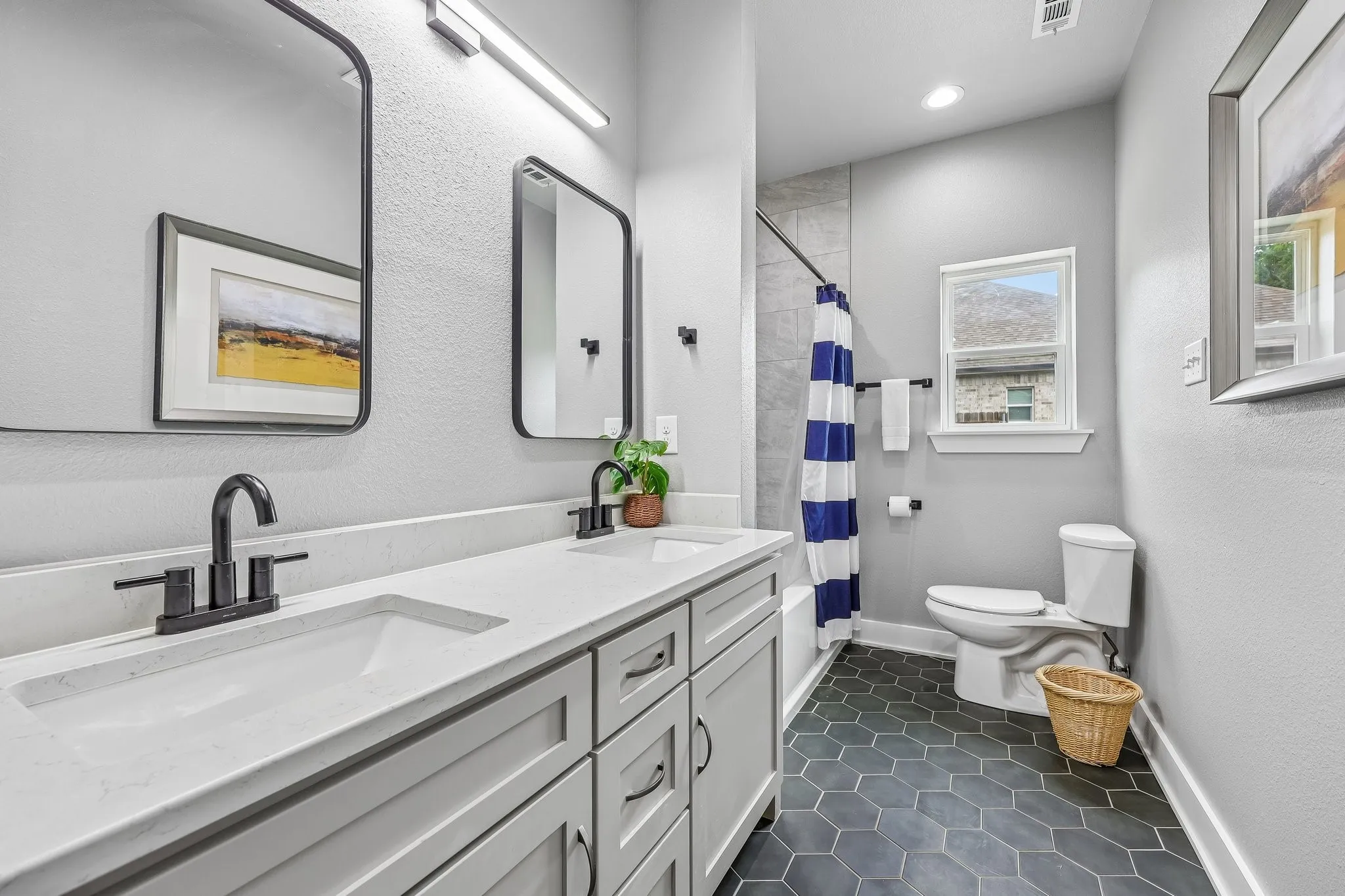 Single Family Residence For Sale in Kaufman County , 116 E Bexar Street, Mabank, Texas 75147, 3 Bedroom, 2 Bathroom, 2 Garage spaces, 1,721 Sqft, built in 2021, mls#21291817, Real Estate Agent in Mabank, Homes For Sale in Kaufman county, Homes For Sale in Mabank, Realtor in Mabank Texas, Real Estate Brokerage Independent Realty Texas, Luminita Cordes Realtor