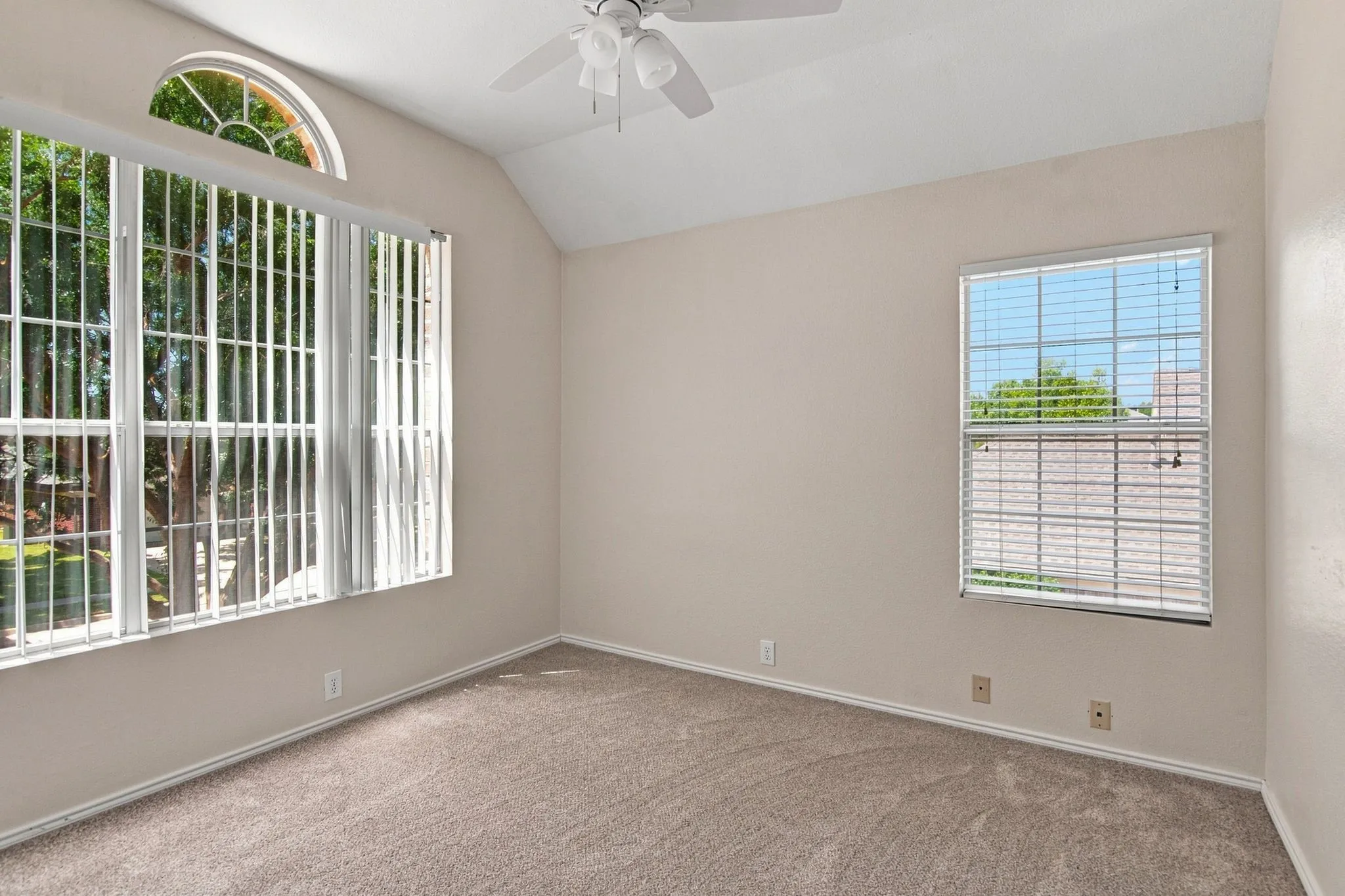 Single Family Residence For Rent in Tarrant County , 7212 Crabtree Lane, North Richland Hills, Texas 76182, 3 Bedroom, 3 Bathroom, 2 Garage spaces, 1,949 Sqft, built in 1994, mls#21291893, Real Estate Agent in North Richland Hills, Homes For Rent in Tarrant county, Homes For Rent in North Richland Hills, Realtor in North Richland Hills Texas, Real Estate Brokerage Independent Realty Texas, Luminita Cordes Realtor