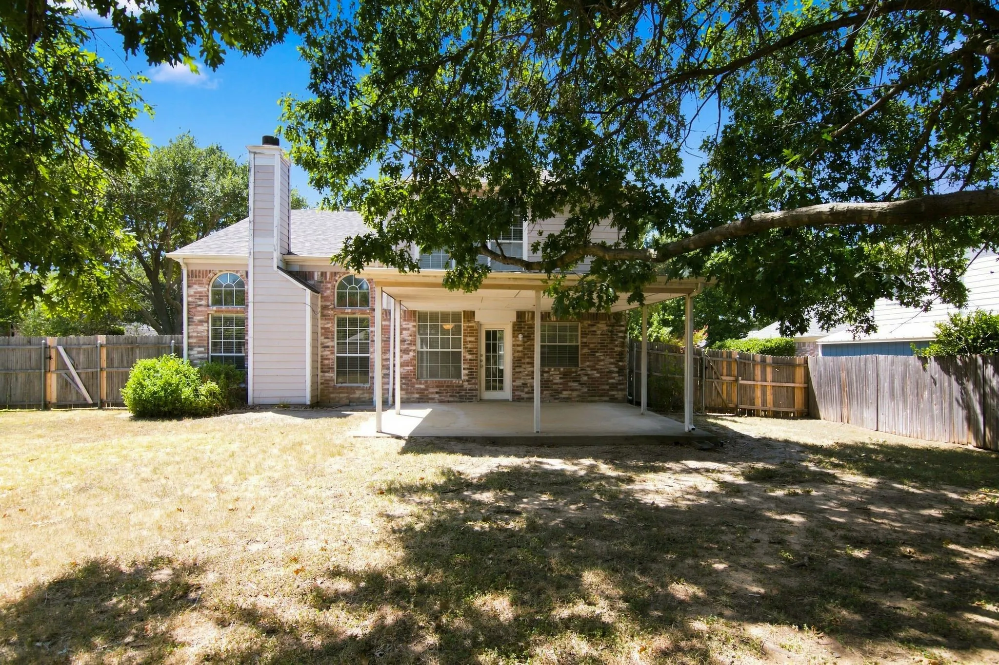 Single Family Residence For Rent in Tarrant County , 7212 Crabtree Lane, North Richland Hills, Texas 76182, 3 Bedroom, 3 Bathroom, 2 Garage spaces, 1,949 Sqft, built in 1994, mls#21291893, Real Estate Agent in North Richland Hills, Homes For Rent in Tarrant county, Homes For Rent in North Richland Hills, Realtor in North Richland Hills Texas, Real Estate Brokerage Independent Realty Texas, Luminita Cordes Realtor