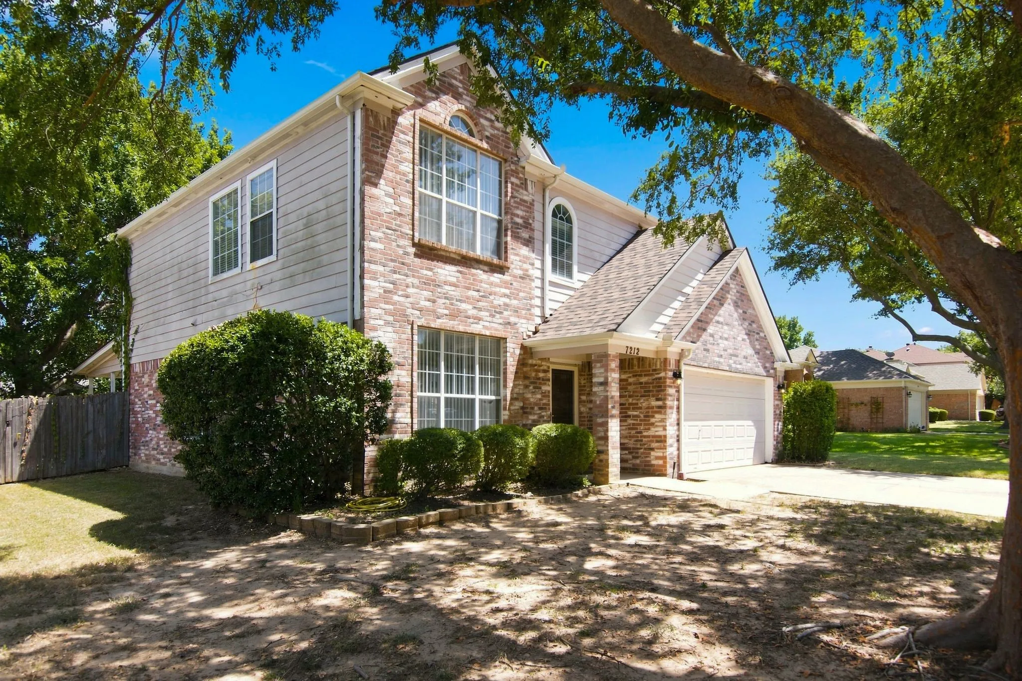 Single Family Residence For Rent in Tarrant County , 7212 Crabtree Lane, North Richland Hills, Texas 76182, 3 Bedroom, 3 Bathroom, 2 Garage spaces, 1,949 Sqft, built in 1994, mls#21291893, Real Estate Agent in North Richland Hills, Homes For Rent in Tarrant county, Homes For Rent in North Richland Hills, Realtor in North Richland Hills Texas, Real Estate Brokerage Independent Realty Texas, Luminita Cordes Realtor