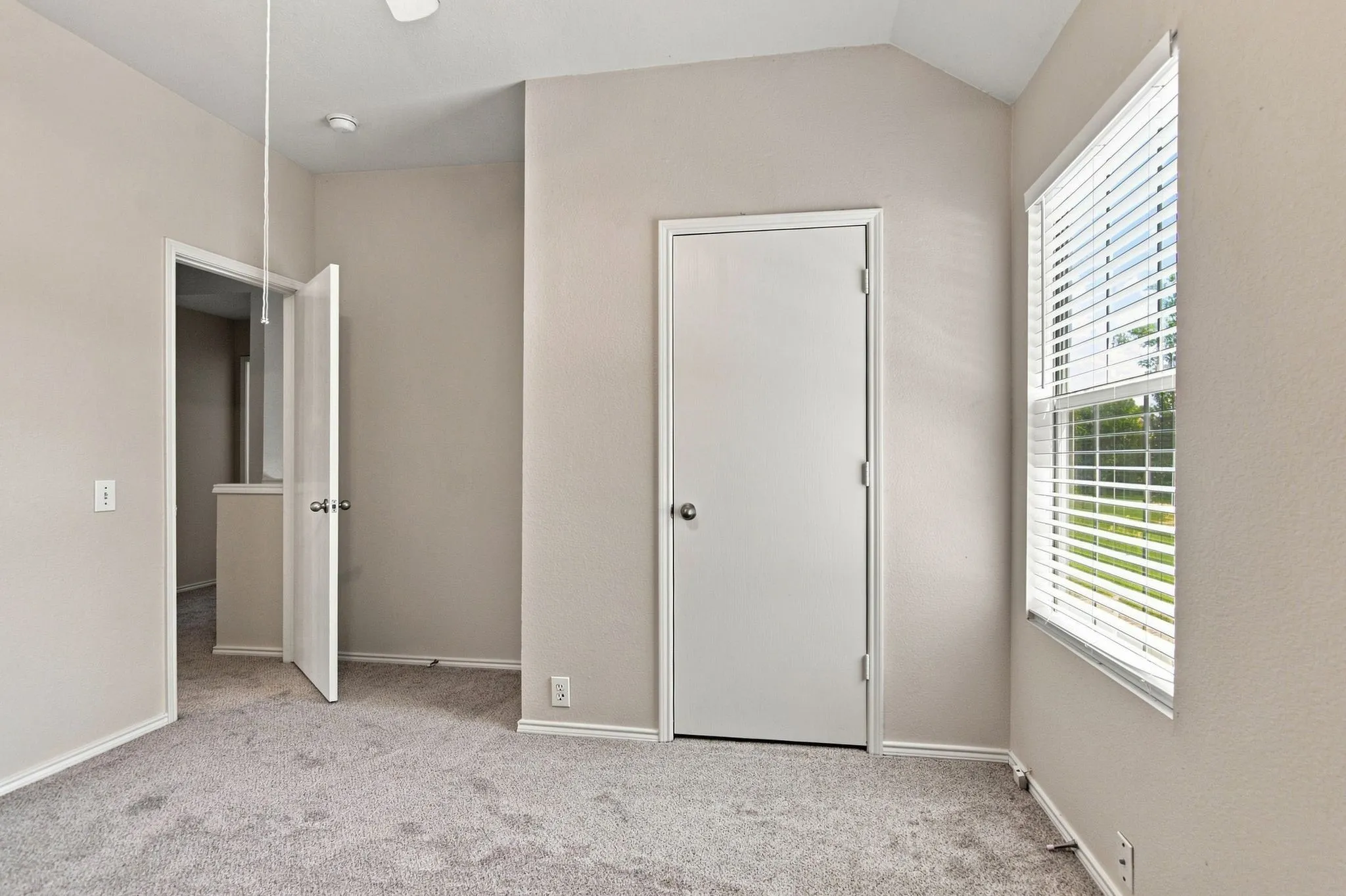 Single Family Residence For Rent in Tarrant County , 7212 Crabtree Lane, North Richland Hills, Texas 76182, 3 Bedroom, 3 Bathroom, 2 Garage spaces, 1,949 Sqft, built in 1994, mls#21291893, Real Estate Agent in North Richland Hills, Homes For Rent in Tarrant county, Homes For Rent in North Richland Hills, Realtor in North Richland Hills Texas, Real Estate Brokerage Independent Realty Texas, Luminita Cordes Realtor