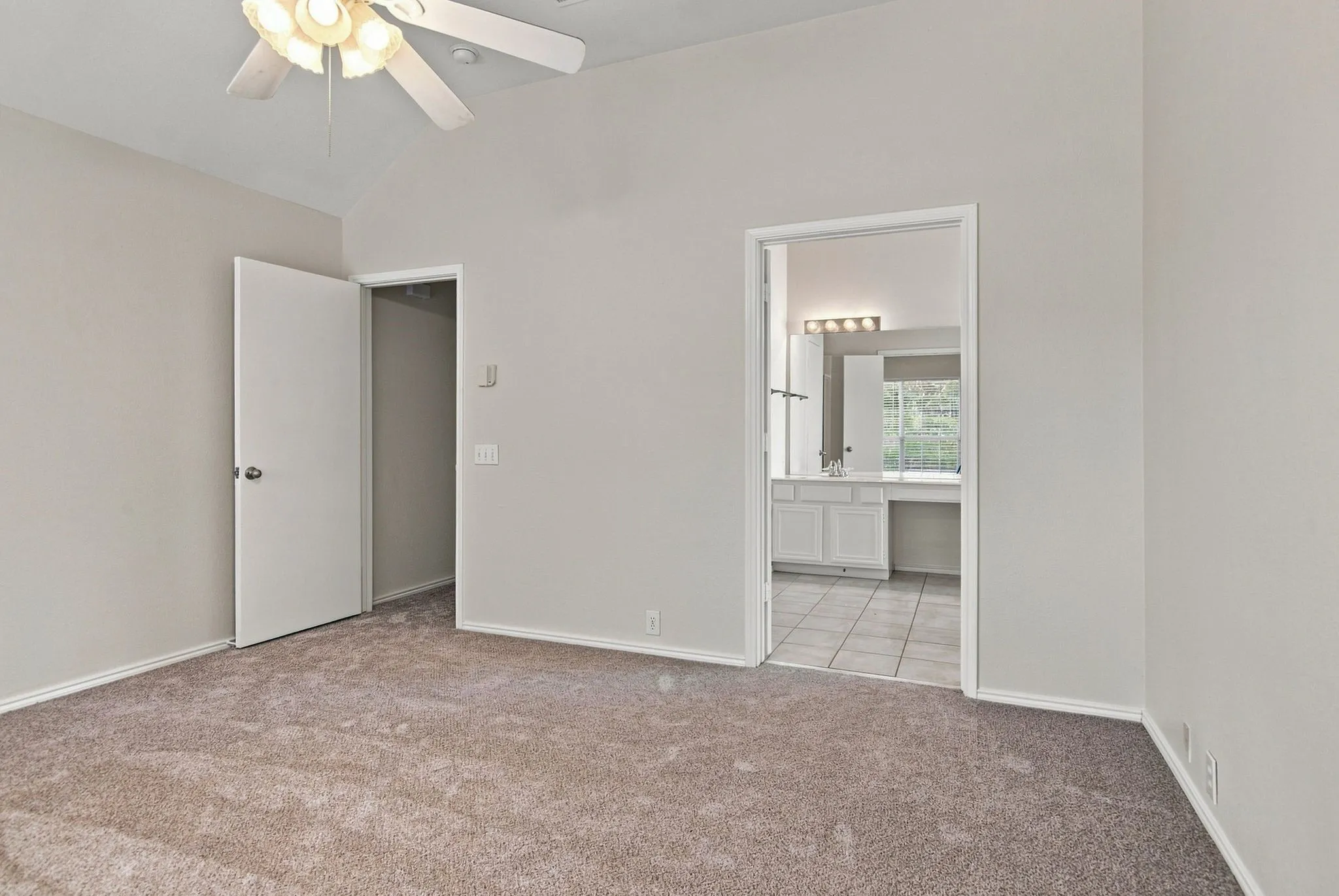 Single Family Residence For Rent in Tarrant County , 7212 Crabtree Lane, North Richland Hills, Texas 76182, 3 Bedroom, 3 Bathroom, 2 Garage spaces, 1,949 Sqft, built in 1994, mls#21291893, Real Estate Agent in North Richland Hills, Homes For Rent in Tarrant county, Homes For Rent in North Richland Hills, Realtor in North Richland Hills Texas, Real Estate Brokerage Independent Realty Texas, Luminita Cordes Realtor
