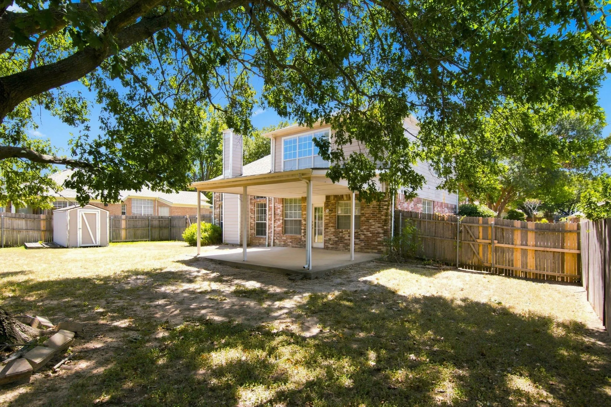 Single Family Residence For Rent in Tarrant County , 7212 Crabtree Lane, North Richland Hills, Texas 76182, 3 Bedroom, 3 Bathroom, 2 Garage spaces, 1,949 Sqft, built in 1994, mls#21291893, Real Estate Agent in North Richland Hills, Homes For Rent in Tarrant county, Homes For Rent in North Richland Hills, Realtor in North Richland Hills Texas, Real Estate Brokerage Independent Realty Texas, Luminita Cordes Realtor