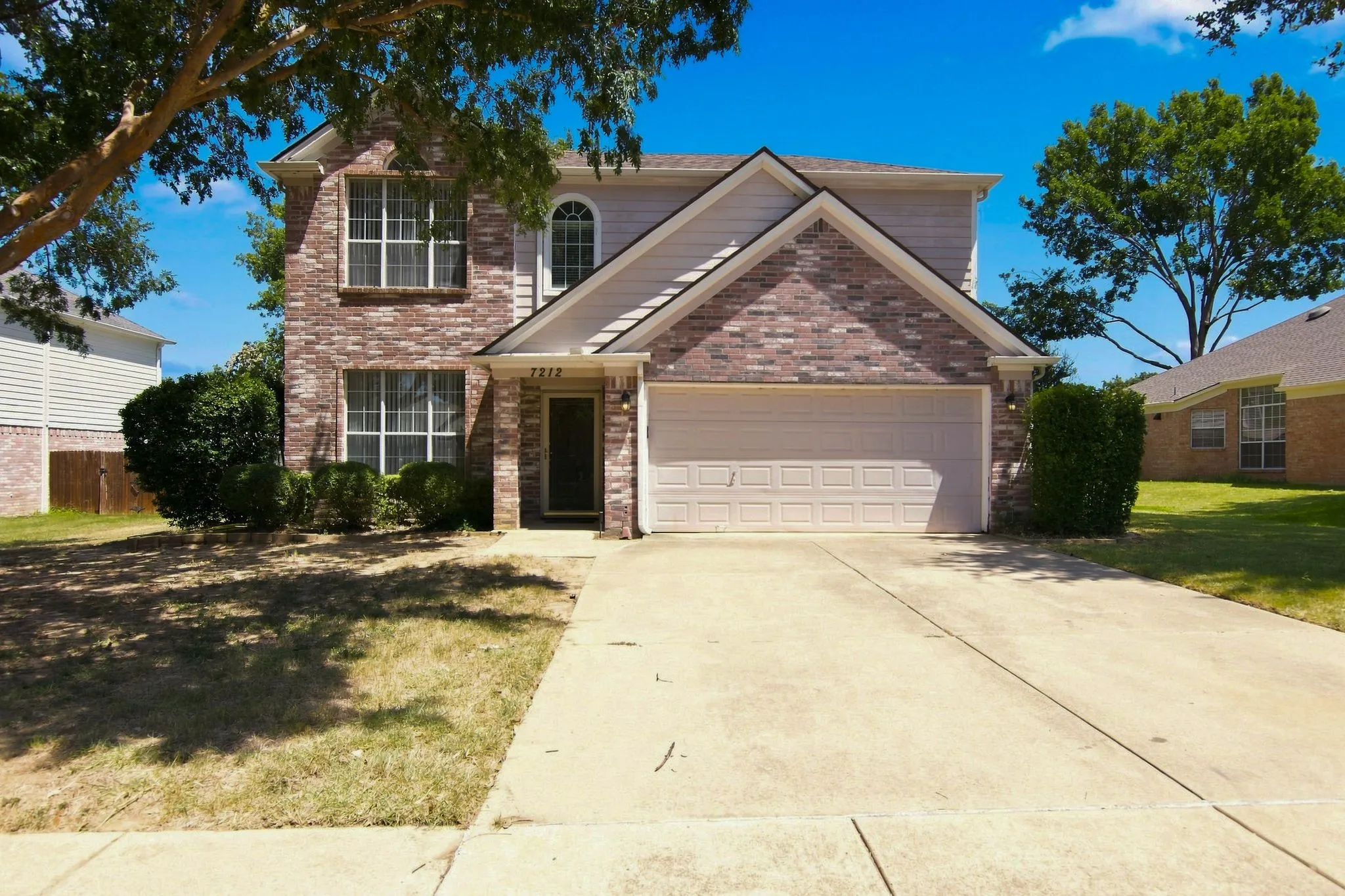 Single Family Residence For Rent in Tarrant County , 7212 Crabtree Lane, North Richland Hills, Texas 76182, 3 Bedroom, 3 Bathroom, 2 Garage spaces, 1,949 Sqft, built in 1994, mls#21291893, Real Estate Agent in North Richland Hills, Homes For Rent in Tarrant county, Homes For Rent in North Richland Hills, Realtor in North Richland Hills Texas, Real Estate Brokerage Independent Realty Texas, Luminita Cordes Realtor